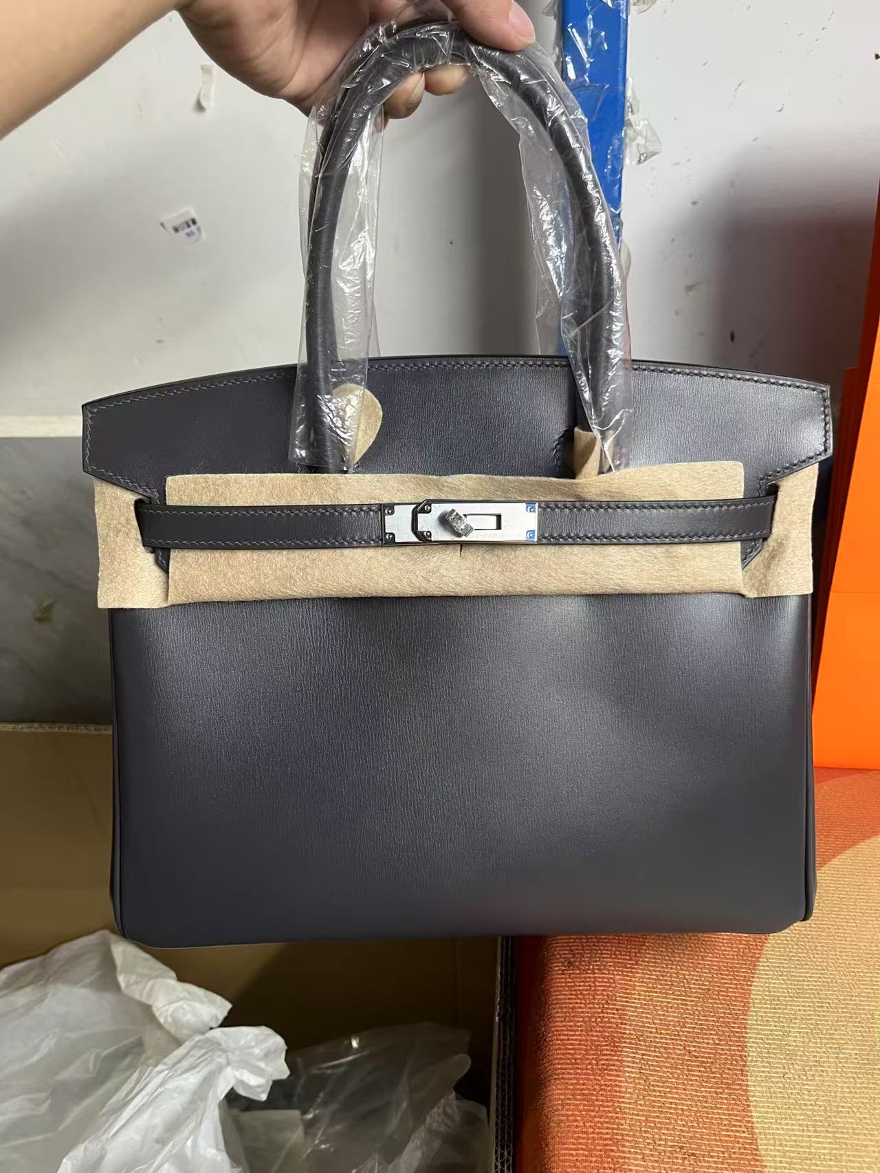 Foto real del pedido del cliente: Birkin 30, color gris como en la imagen, hebilla plateada, piel box, hilo encerado a …