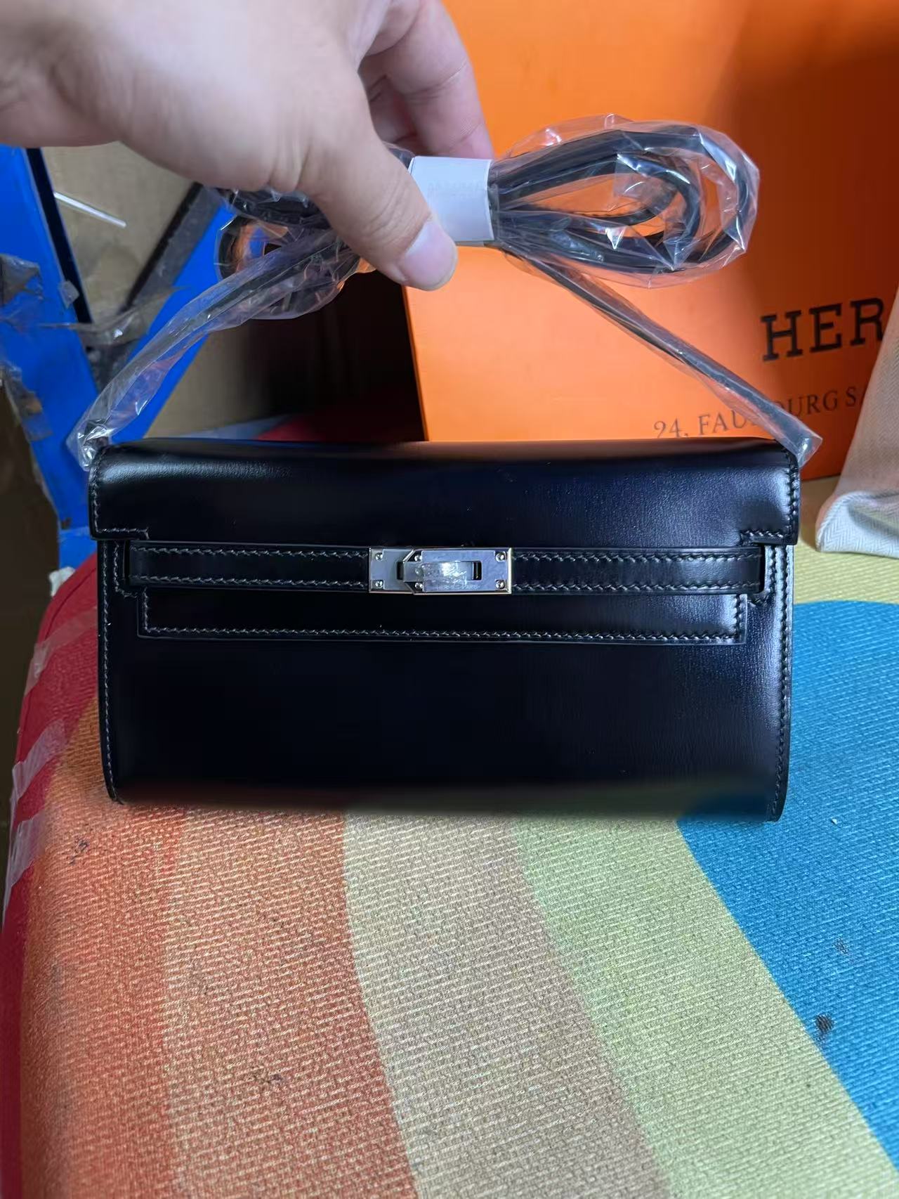 Foto real del pedido del cliente: Kelly WOC, negro, hebilla plateada, piel box, hilo encerado a mano