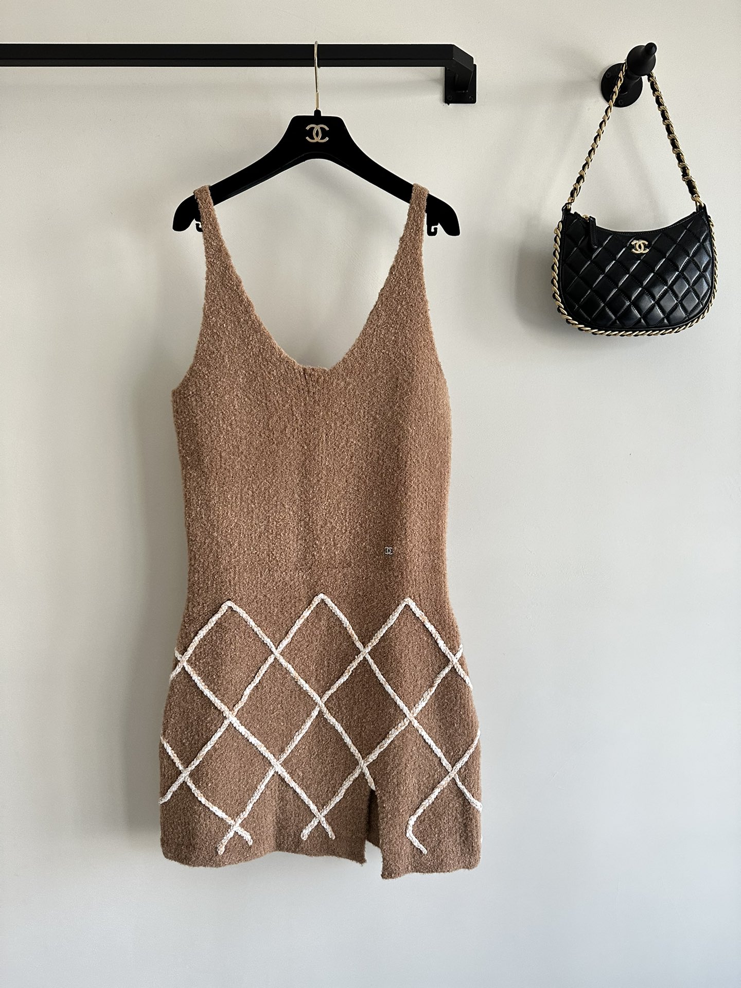 What is a 1:1 replica
 Chanel Clothing Dresses Sweatshirts Tank Tops&Camis Fall/Winter Collection