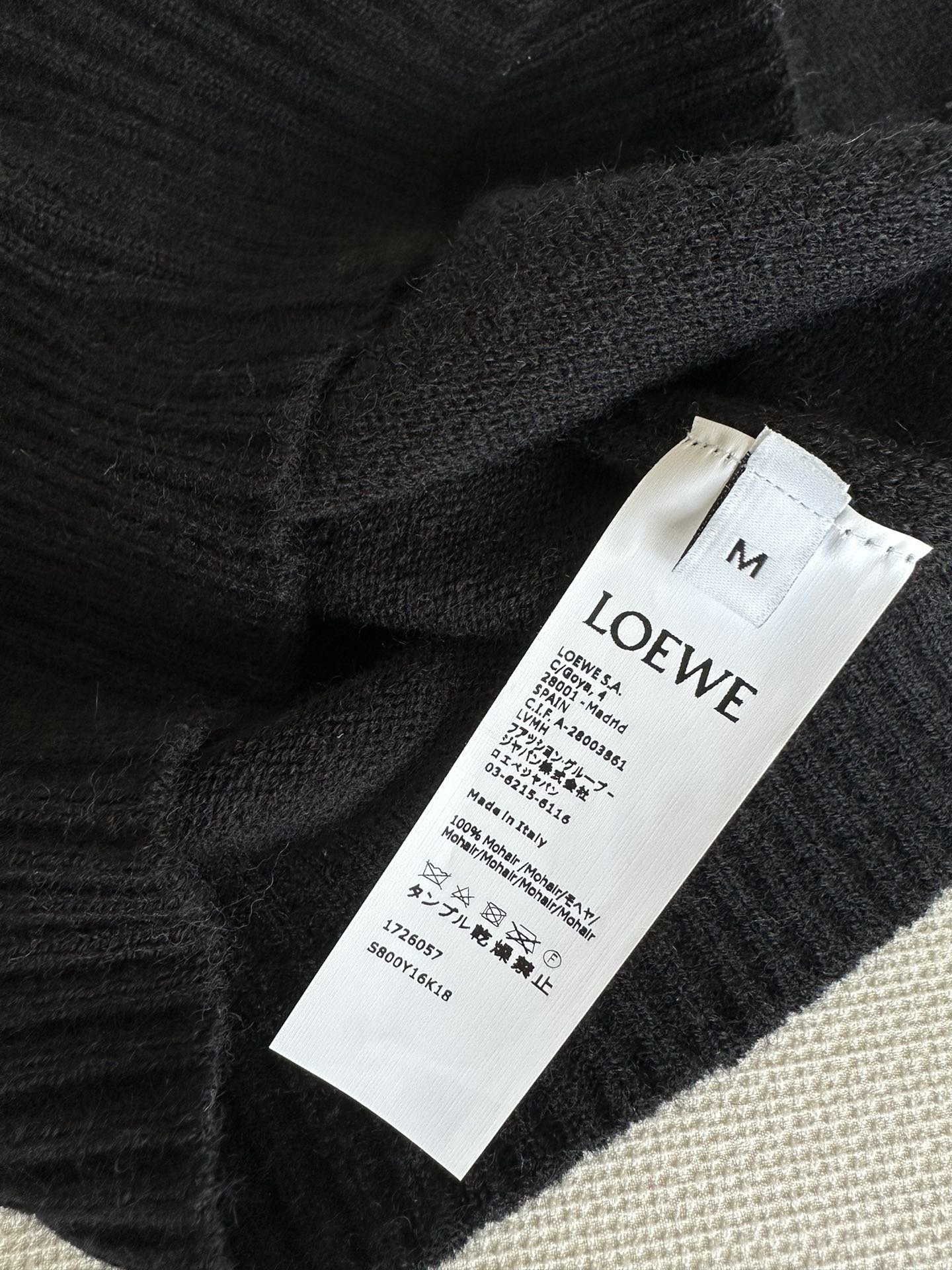 Loew*24早春新款圆领针织短袖胸前重工绣珠片撞色logo图案设计上身非常显瘦时髦百搭不挑人ＳＭＬ.