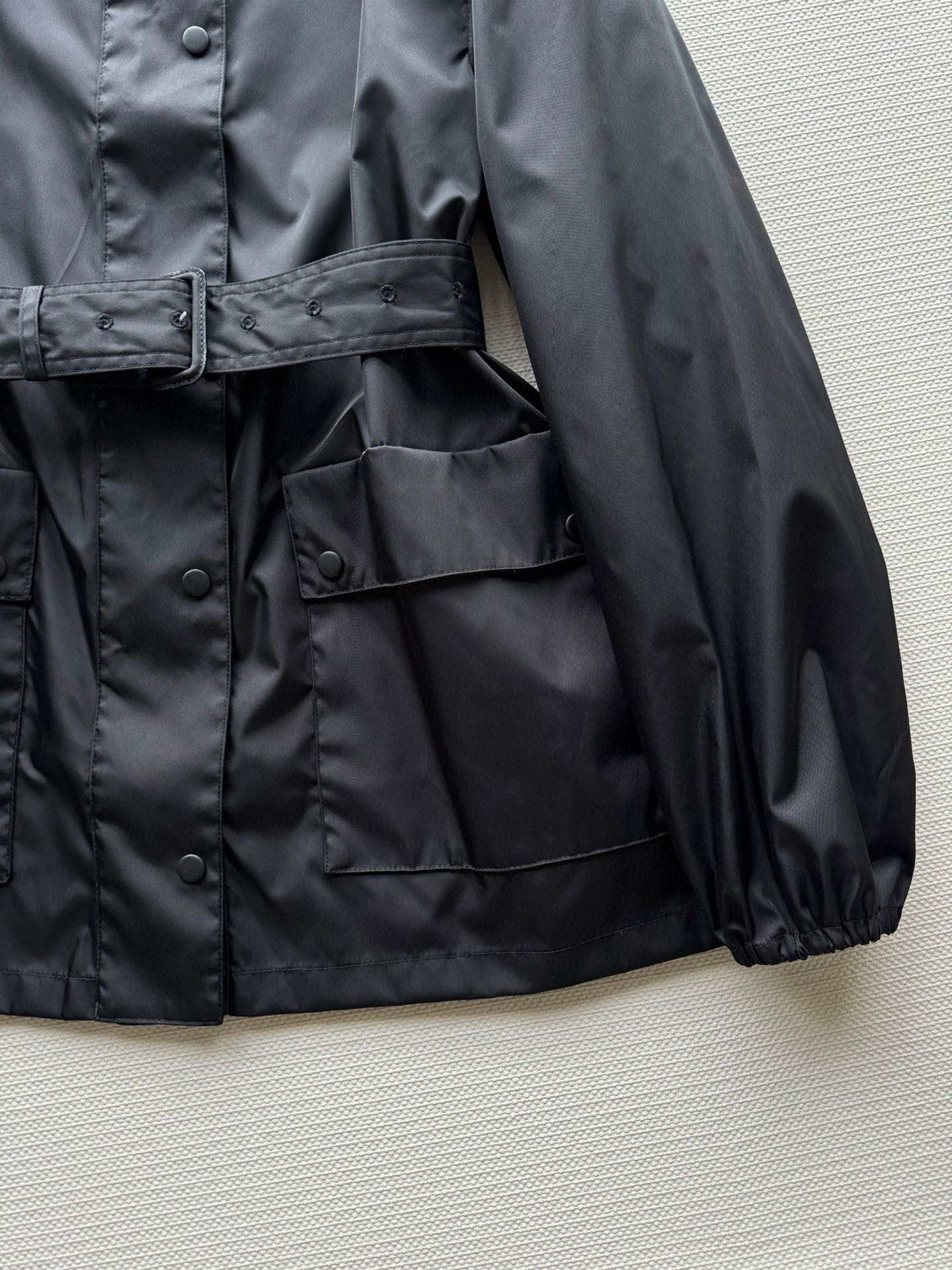 Versatile Woman’s Dress with New Prada Suit and Twirl Jacket for Exercise and Relaxation - 图片 7