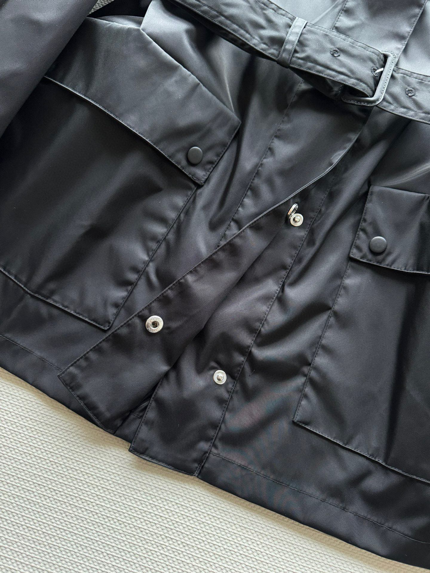 Versatile Woman’s Dress with New Prada Suit and Twirl Jacket for Exercise and Relaxation - 图片 8