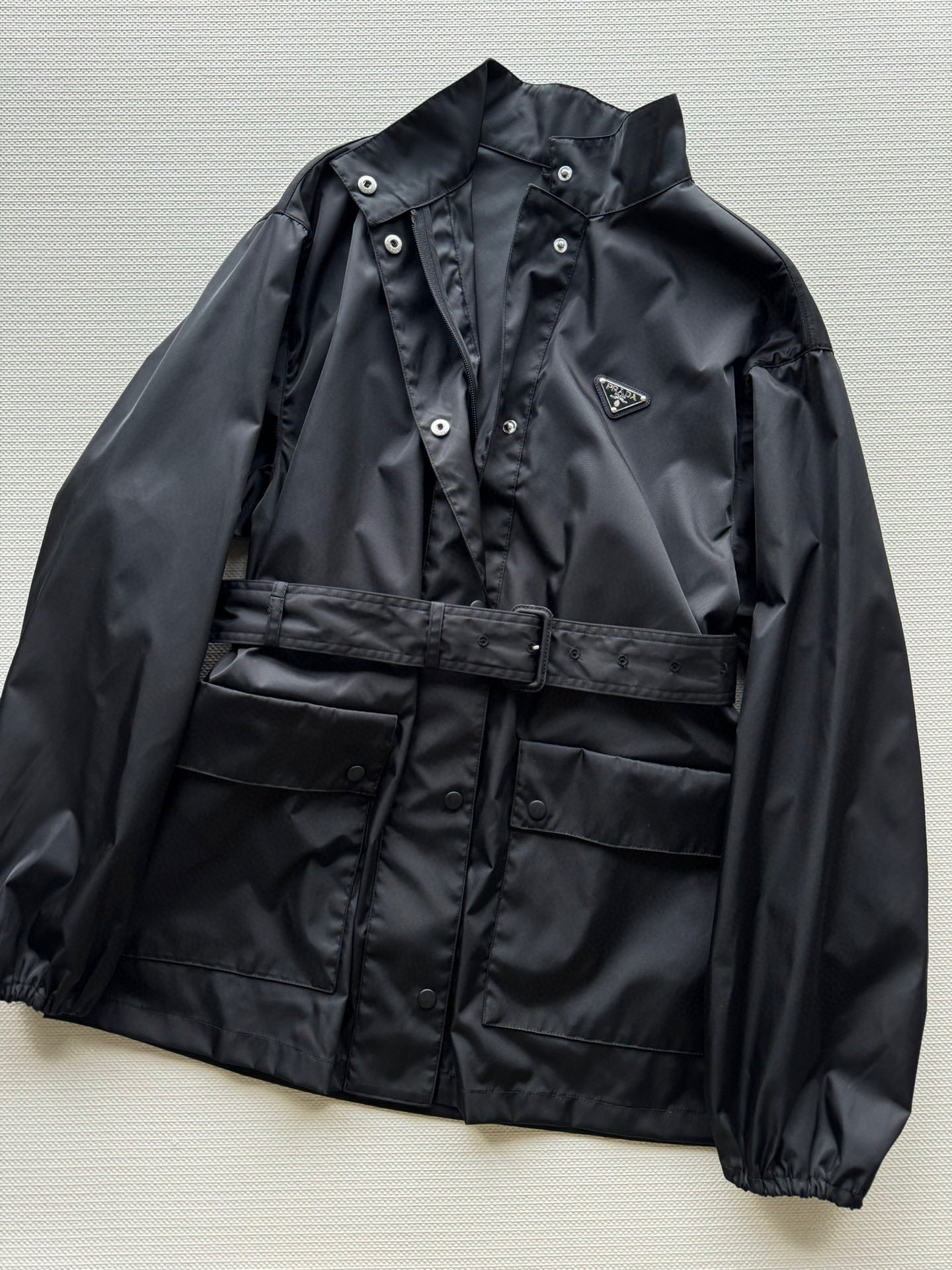Versatile Woman’s Dress with New Prada Suit and Twirl Jacket for Exercise and Relaxation - 图片 4