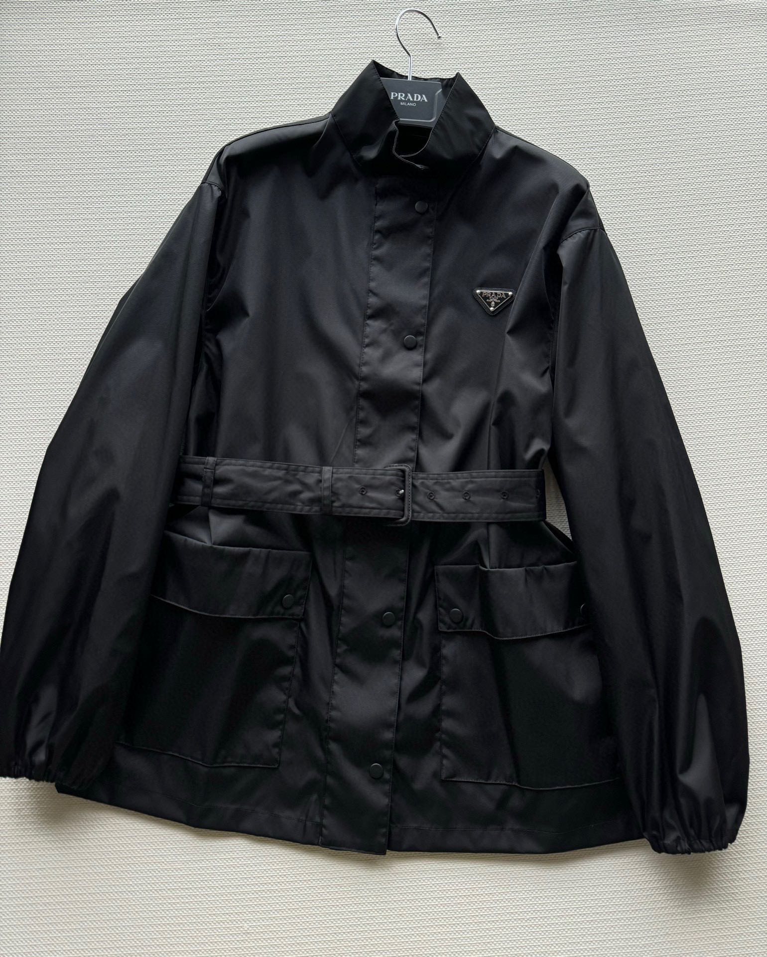 Versatile Woman’s Dress with New Prada Suit and Twirl Jacket for Exercise and Relaxation - 图片 3