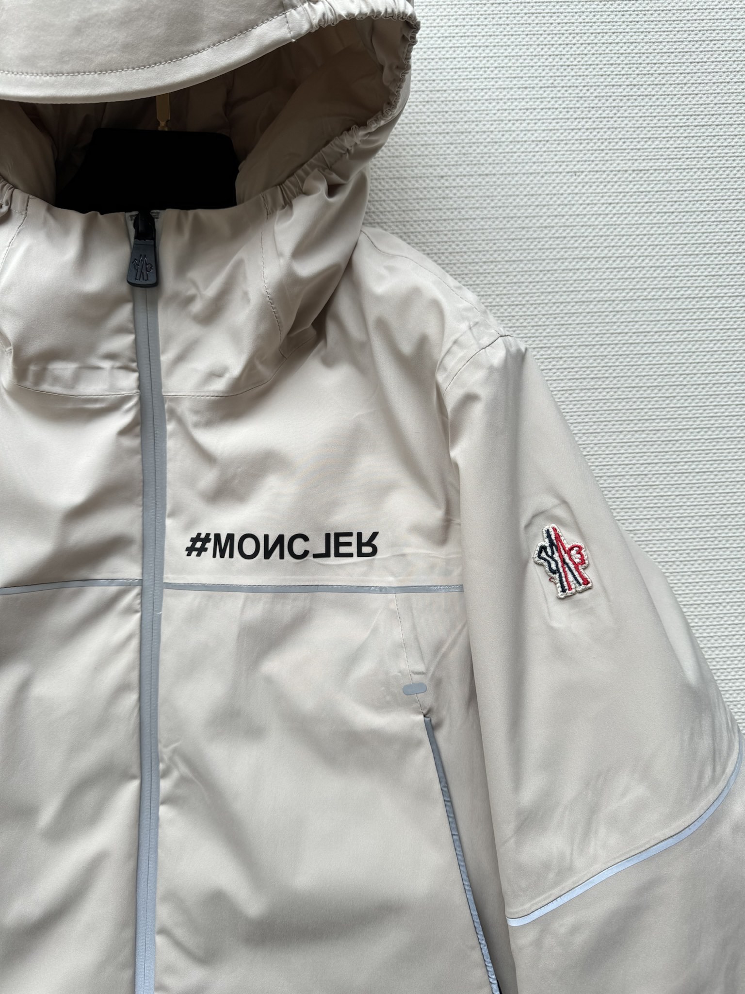 Moncle*高端品质新款滑雪服羽绒服休闲户外型连帽羽绒服防风防水压胶工艺90绒多功能立体剪裁设计感与时