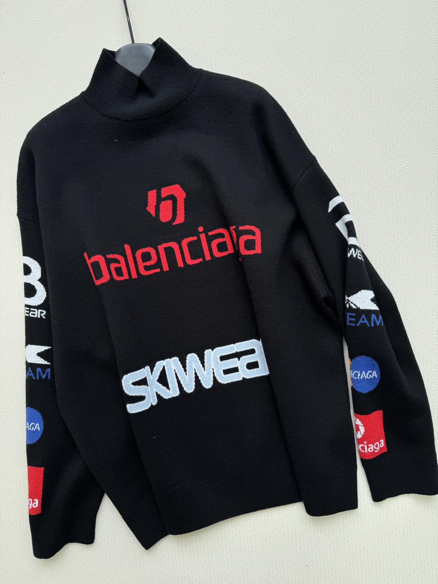 Balenciag*新款毛衣宽松版型男女通穿款前后提花彩色字母高品质带起来SML.