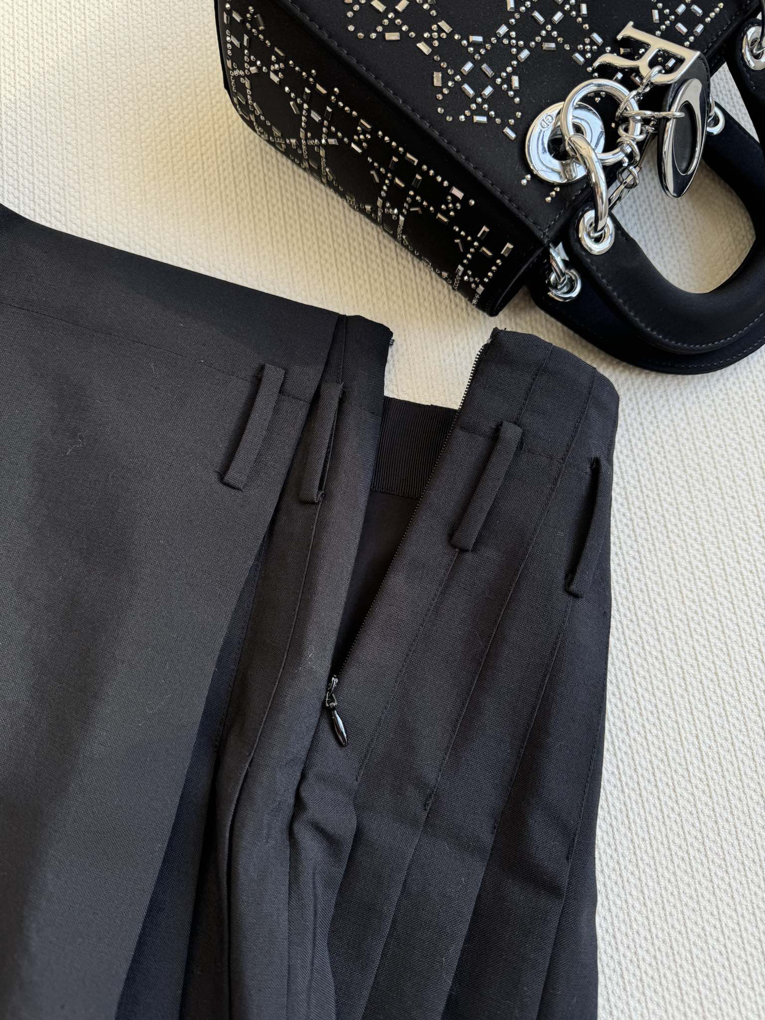Dio*早春新款百褶半裙高品质版本羊毛面料定制皮带一片式裹裙搭配腰带装饰腰间另有品牌字母点缀加分高腰A版