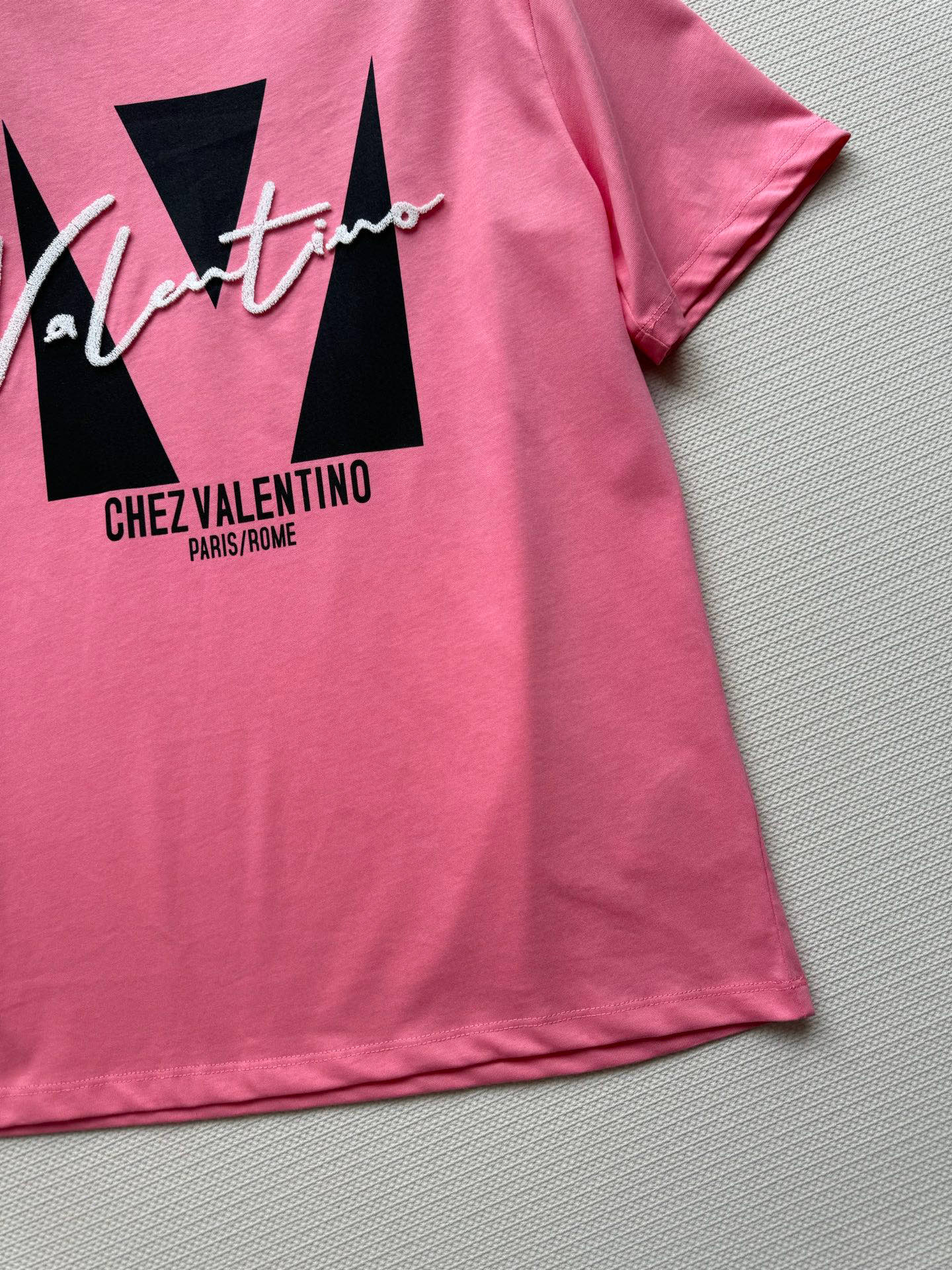 Valentin* Toothbrush Embroidery: Vibrant Fashion Attitudes in P460 Female Suit - 图片 5
