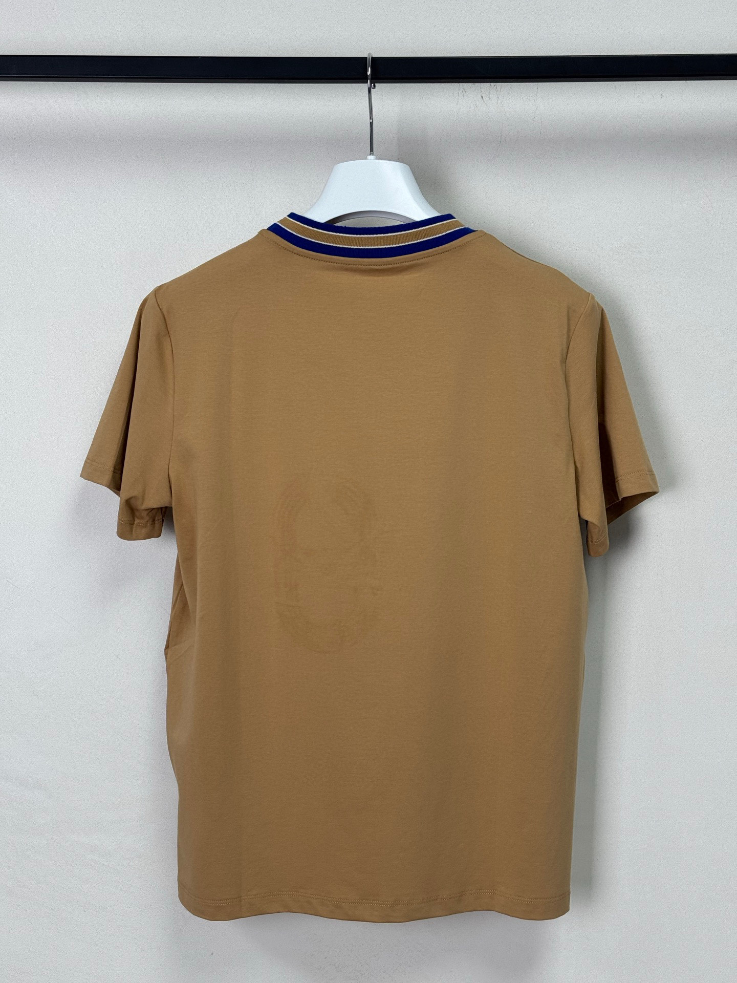 “P460 Original Female Suit with Pig Nostril Embroidery: Eima Family Classic Logo” - 图片 2