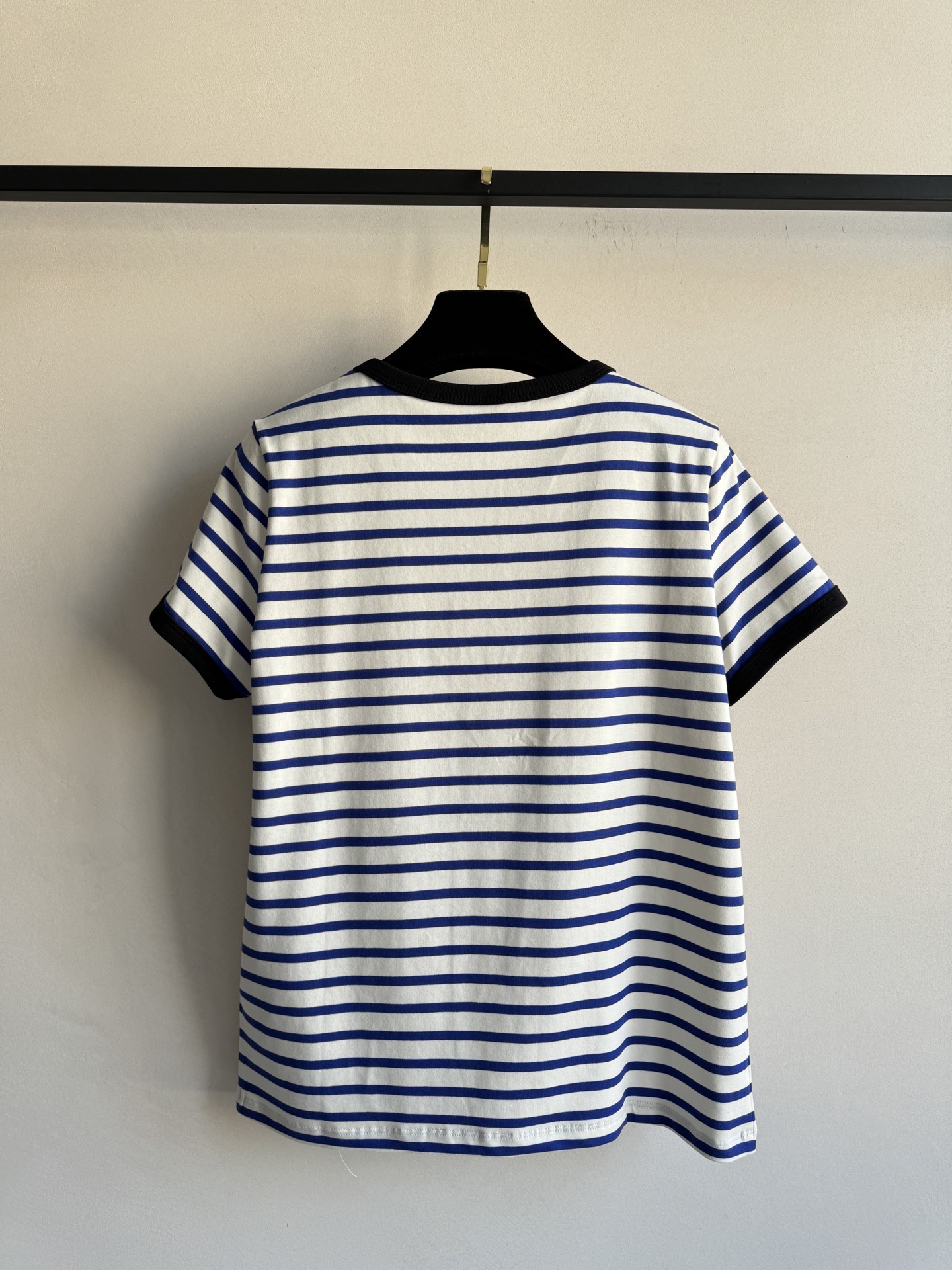 Warren English Logo Dress: Classic Design with High Quality and Refreshed Elements - 图片 2