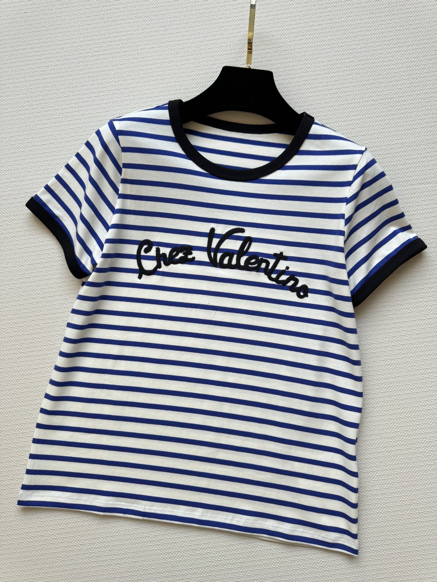 Warren English Logo Dress: Classic Design with High Quality and Refreshed Elements - 图片 3