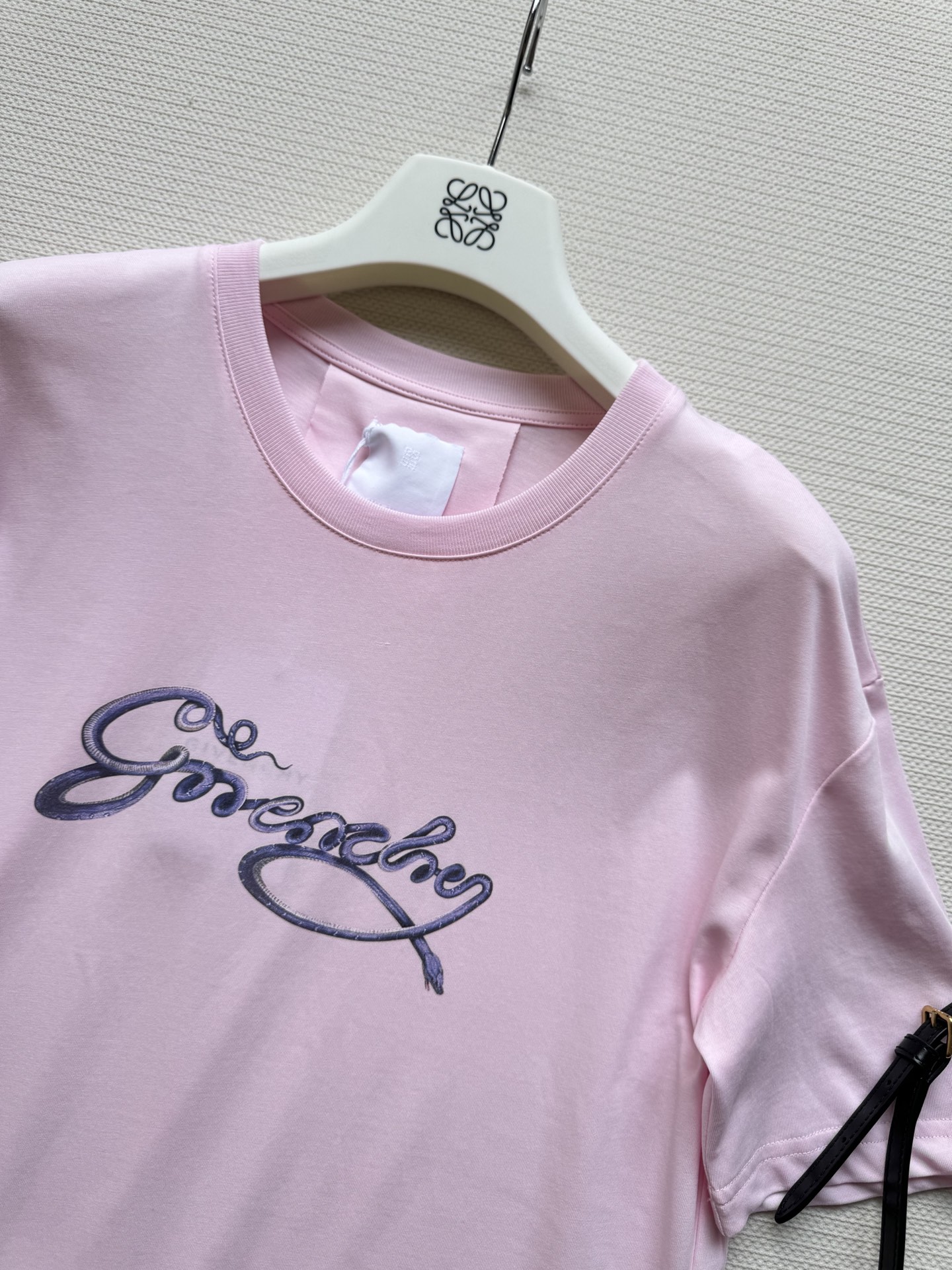 Givenchy 25SS Women’s Suit with New Leisure T-Shirts: Stylish and Comfortable Fashion Statement - 图片 4