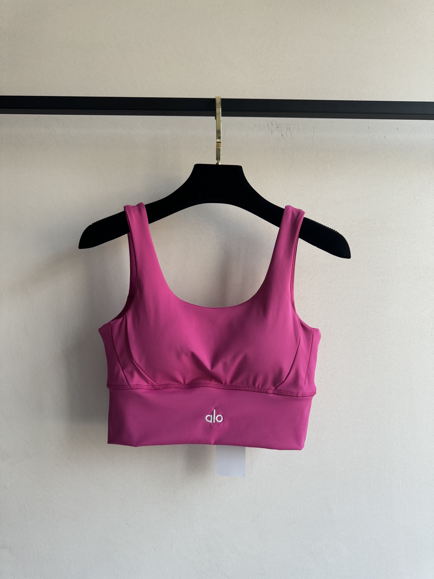 Alo25s-Explosive Sports Series Female Suit: Stylish, Functional, and Comfortable