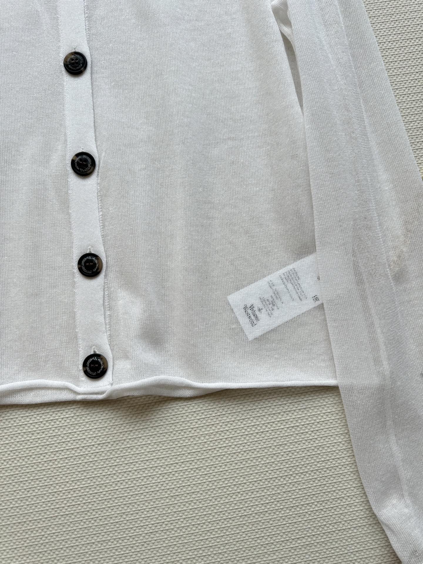 Stylish Planet Embroidered Sunscreen Shirt in 5 Colors – Fashionful Design, Easy to Wear - 图片 5