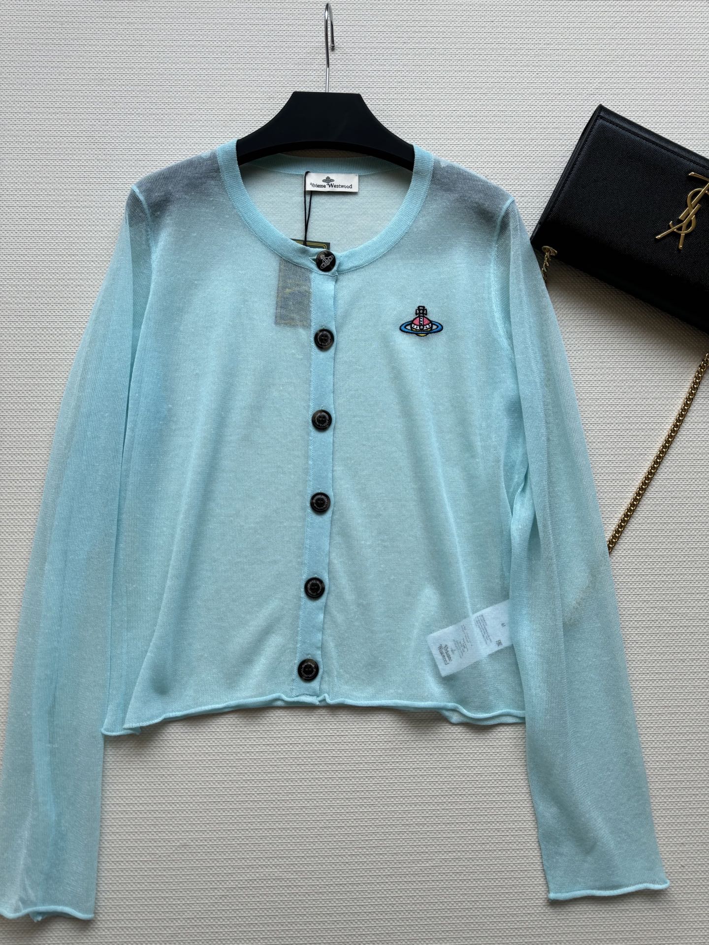 Stylish Sun Protection: Bad-Ass Girl’s Fashionful Planet Embroidered Round Tie Shirt - 图片 3