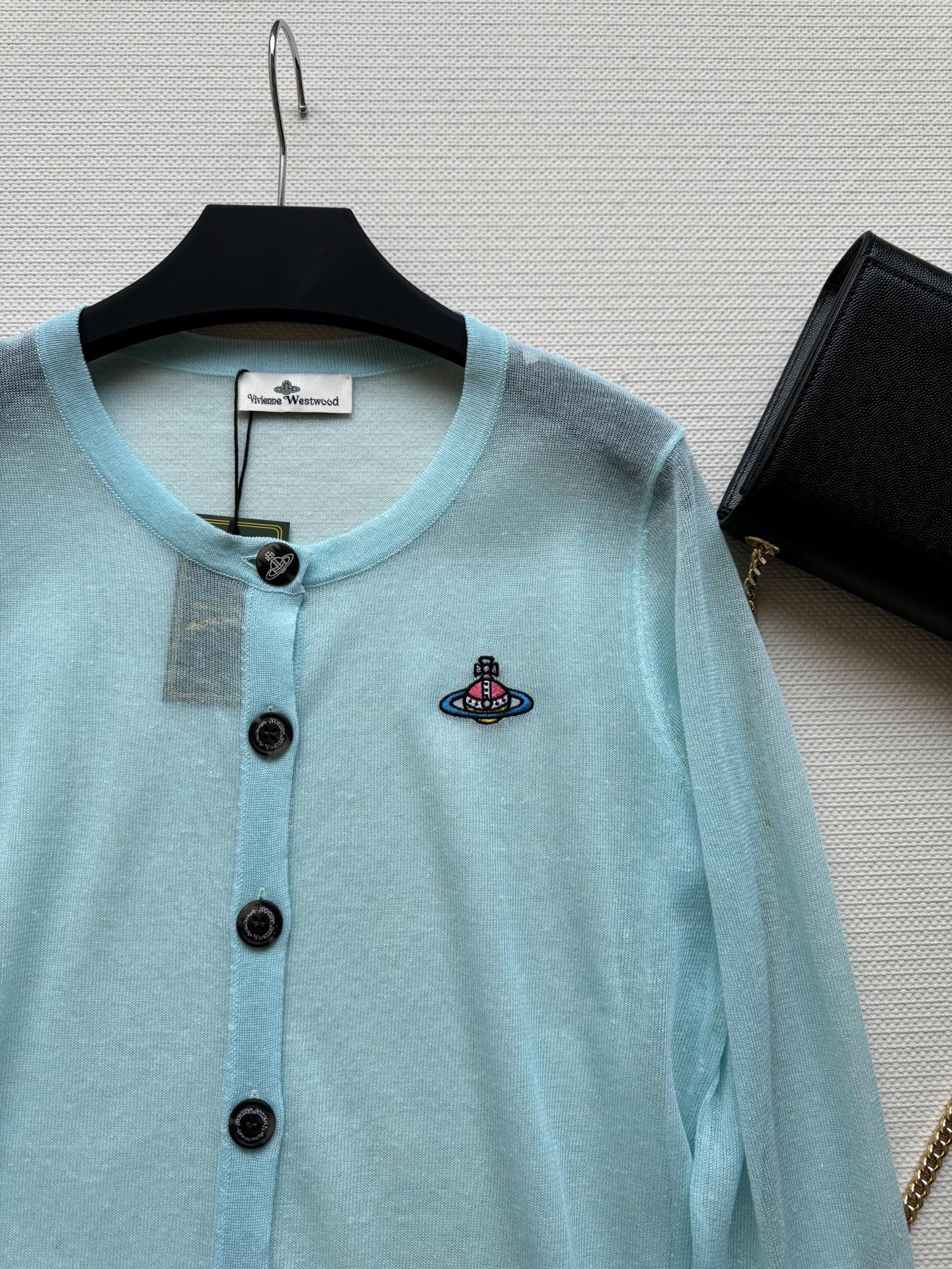 Stylish Sun Protection: Bad-Ass Girl’s Fashionful Planet Embroidered Round Tie Shirt - 图片 4