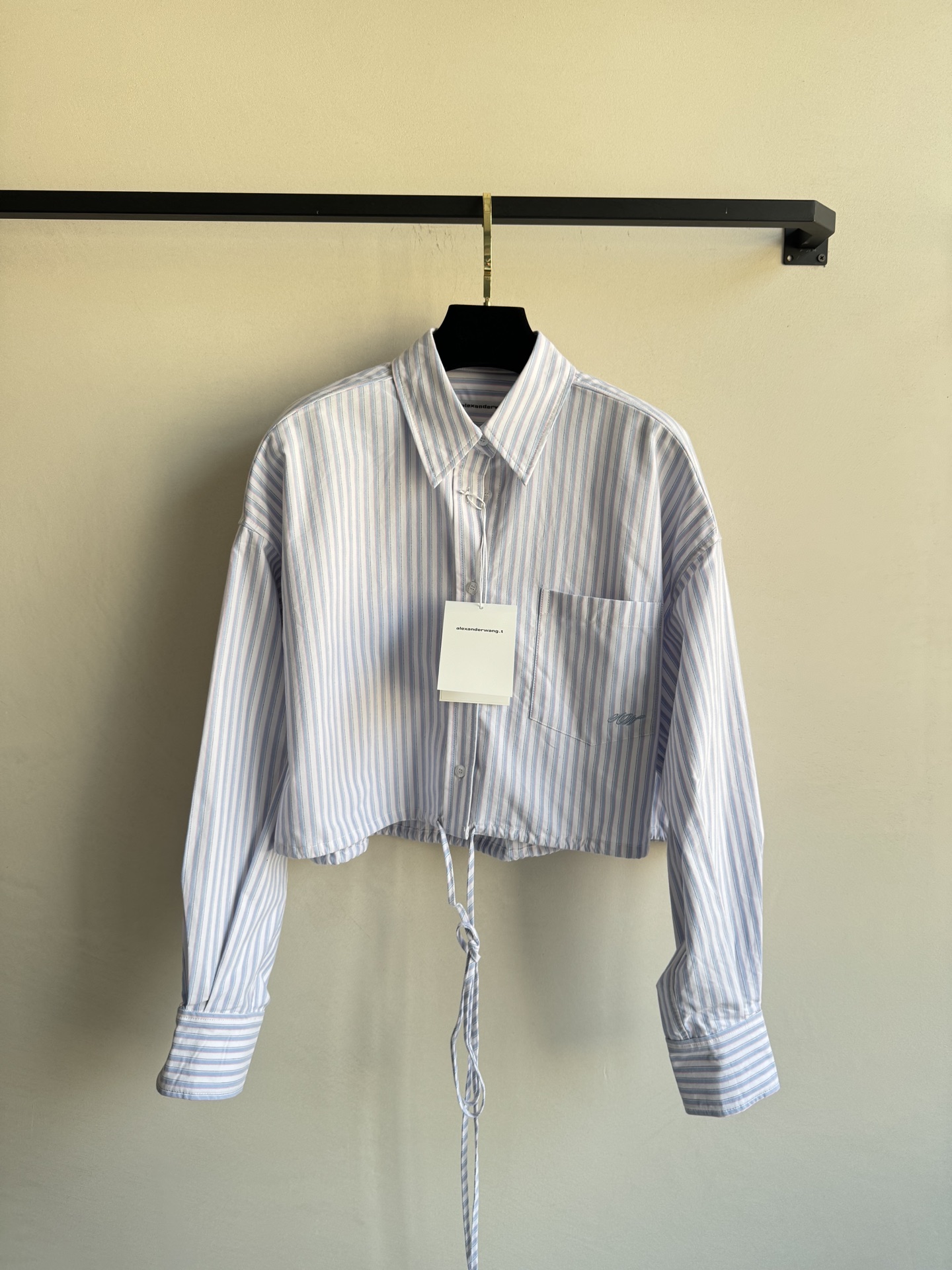 Stylish Alexanderwang P690 Scooter with Classic Shirts: A Closet Essential - 图片 1