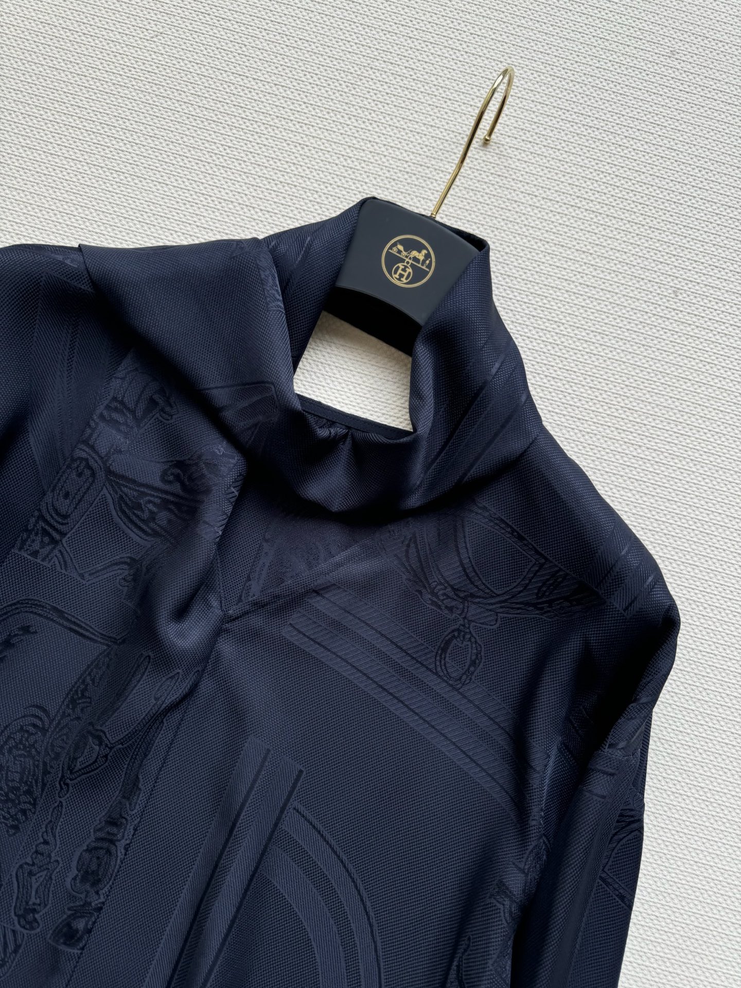 Hermé*🆕新款，高货！真丝衬衫，提花面料，定位剪裁，版型跟做工都是这个👍👍👍ＳＭＬ.