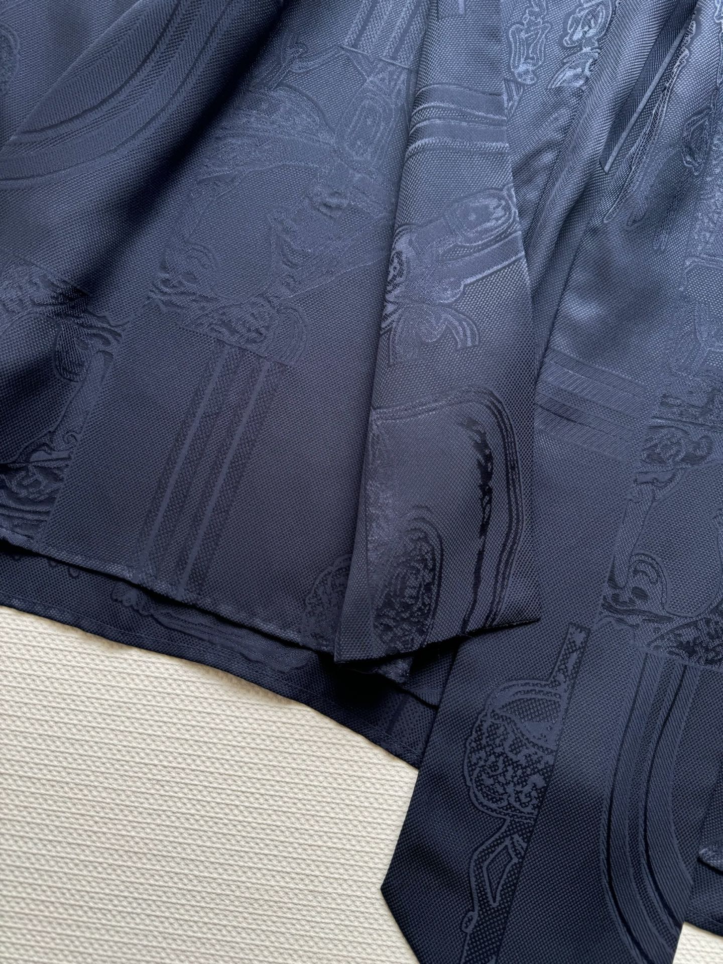 Hermé*🆕新款，高货！真丝衬衫，提花面料，定位剪裁，版型跟做工都是这个👍👍👍ＳＭＬ.