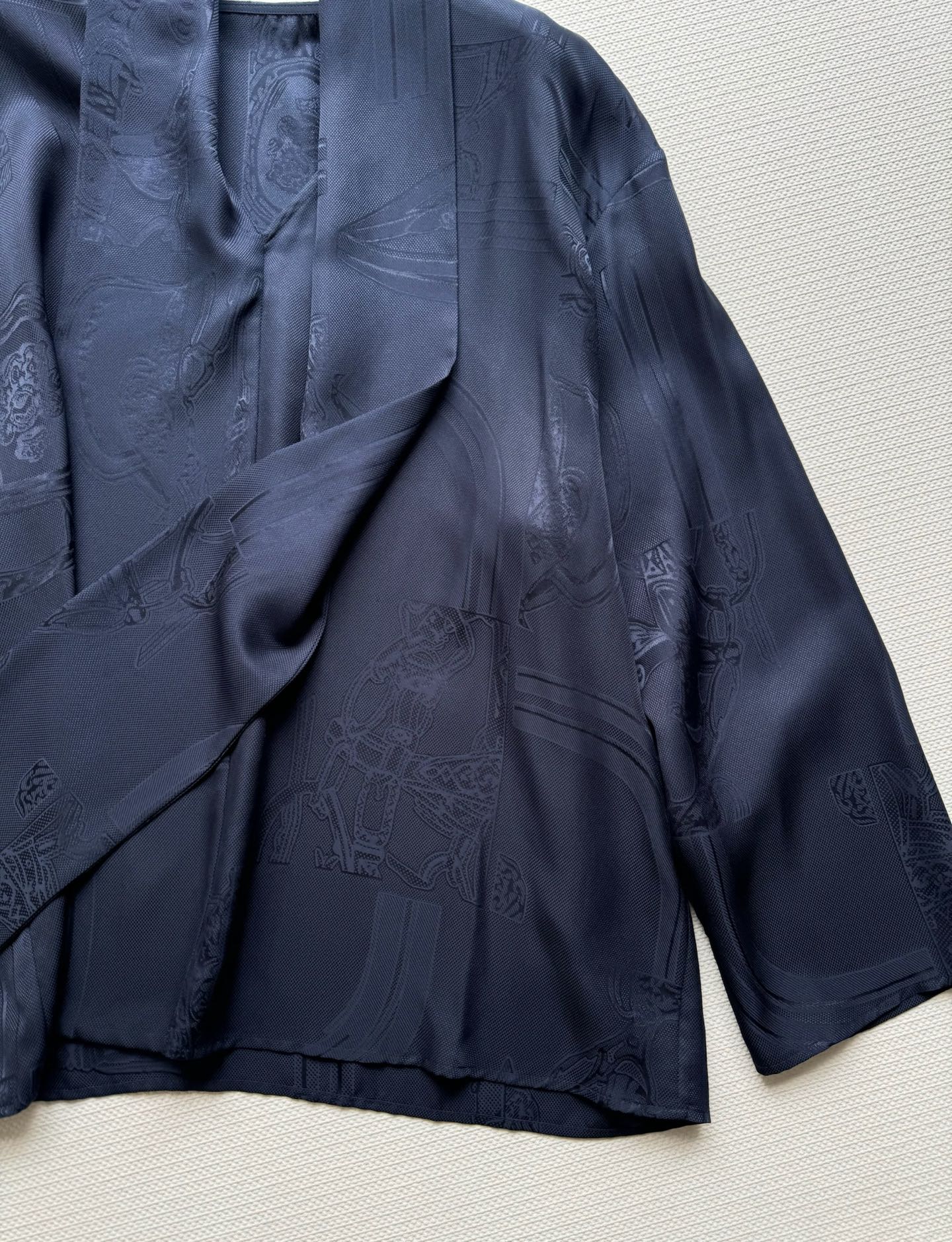Hermé*🆕新款，高货！真丝衬衫，提花面料，定位剪裁，版型跟做工都是这个👍👍👍ＳＭＬ.