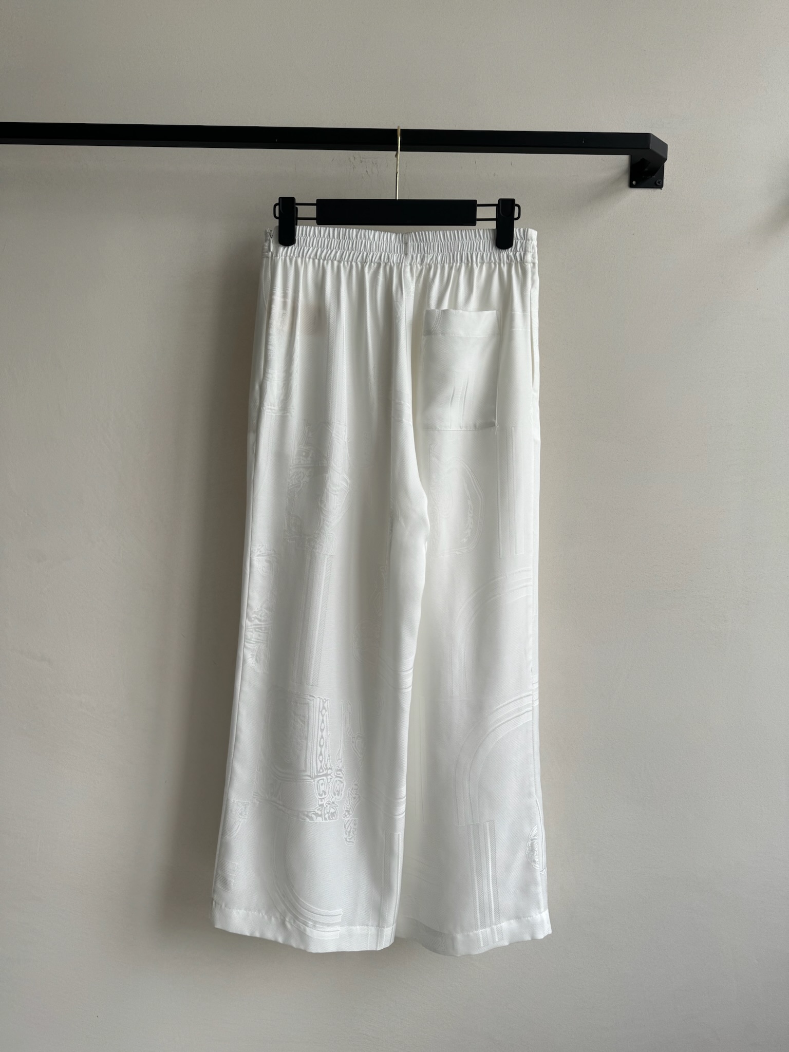 Hermé*🆕新款，高货！真丝裤👖，提花面料，定位剪裁，版型跟做工都是这个👍👍👍ＳＭＬ.