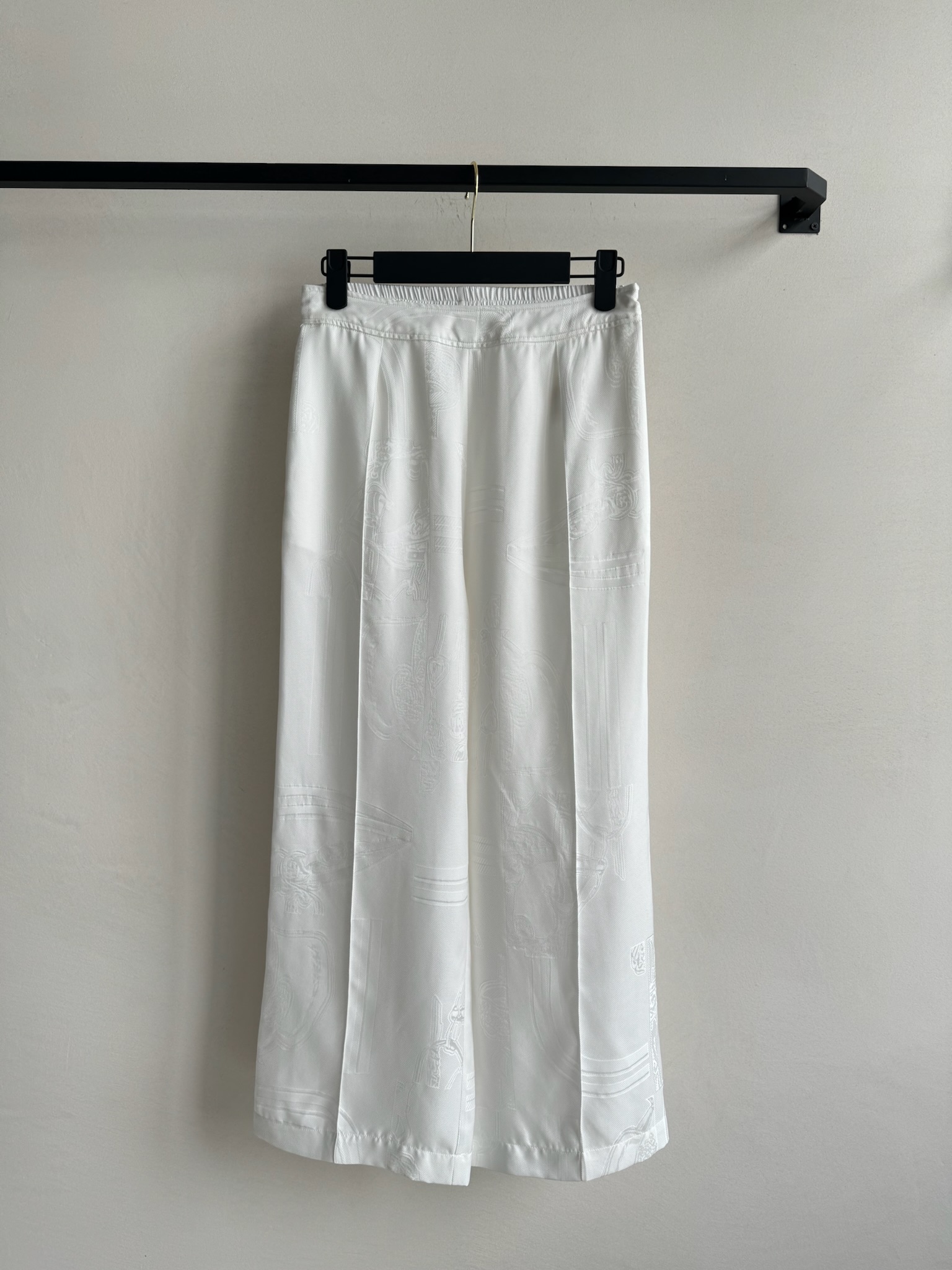 Hermé*🆕新款，高货！真丝裤👖，提花面料，定位剪裁，版型跟做工都是这个👍👍👍ＳＭＬ.