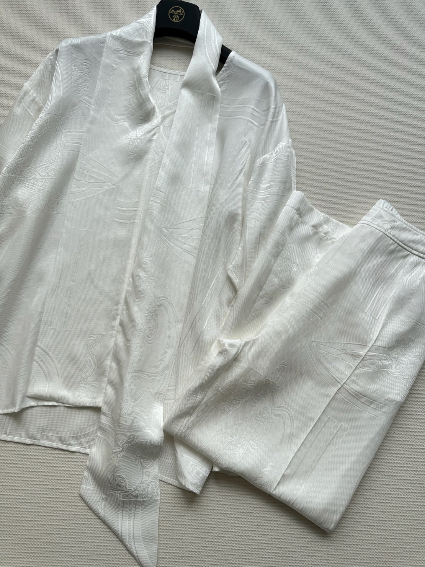 Hermé*🆕新款，高货！真丝裤👖，提花面料，定位剪裁，版型跟做工都是这个👍👍👍ＳＭＬ.