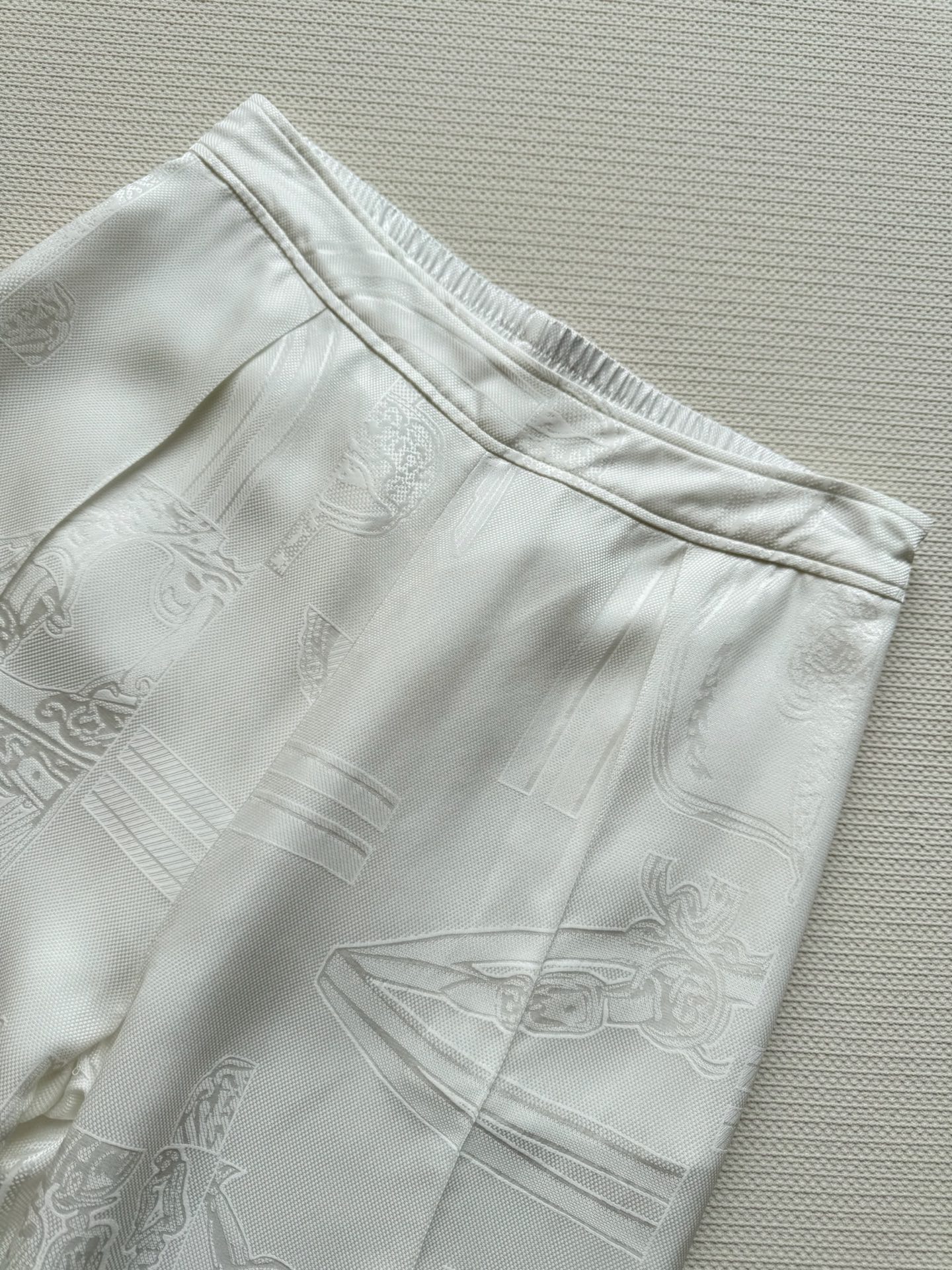 Hermé*🆕新款，高货！真丝裤👖，提花面料，定位剪裁，版型跟做工都是这个👍👍👍ＳＭＬ.