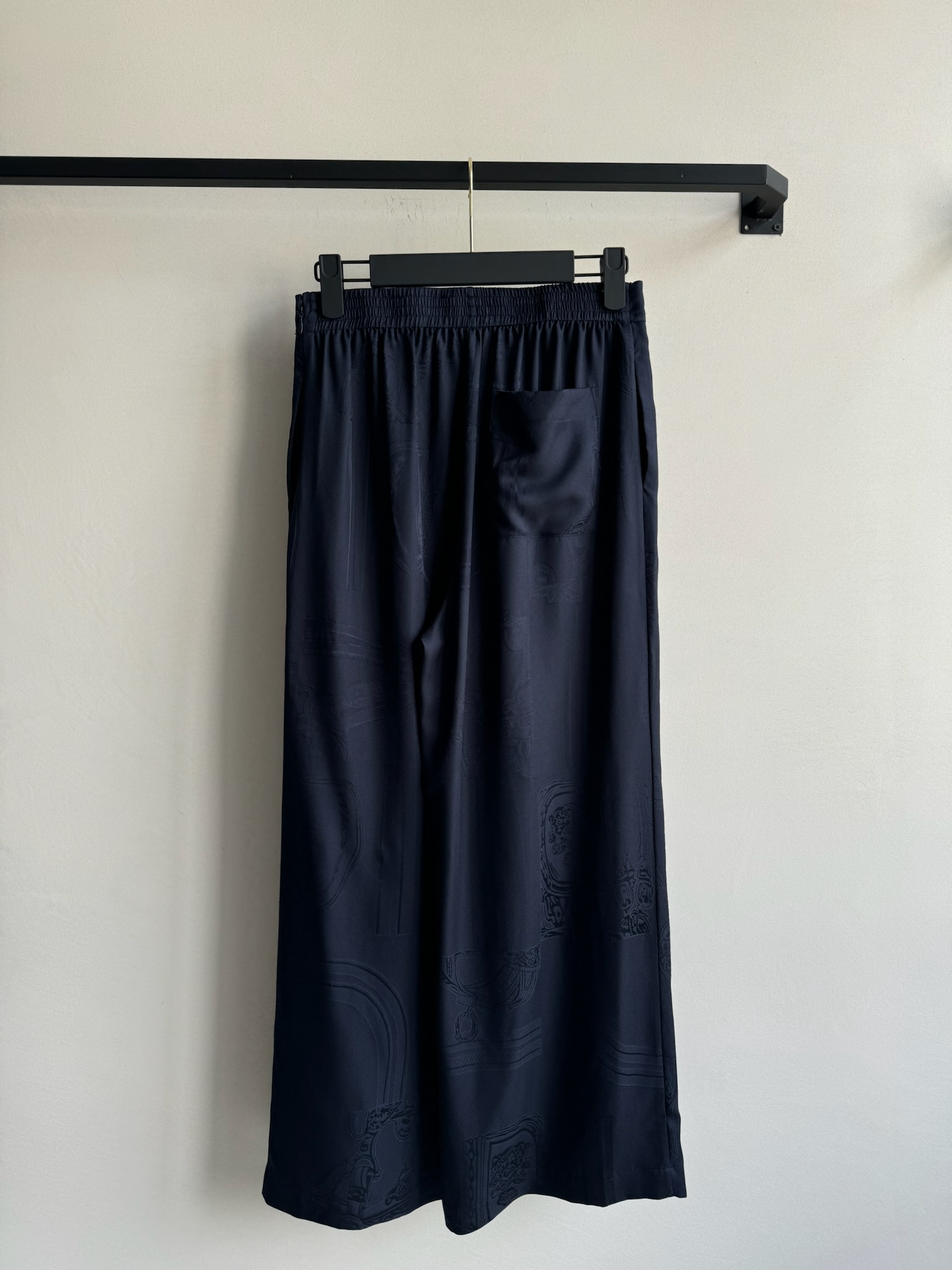 Hermé*🆕新款，高货！真丝裤👖，提花面料，定位剪裁，版型跟做工都是这个👍👍👍ＳＭＬ.