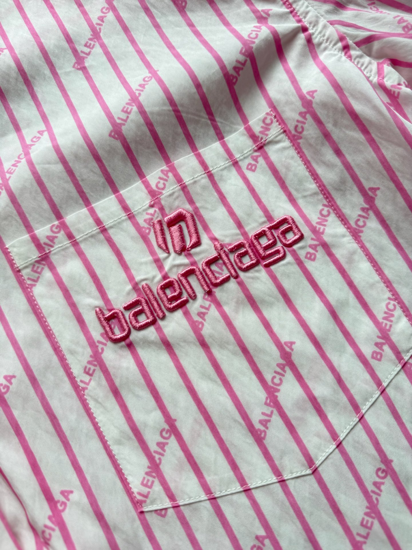 Balenciag*🆕新款，休闲宽松衬衣，随性chill搭配风格ＳＭＬ.