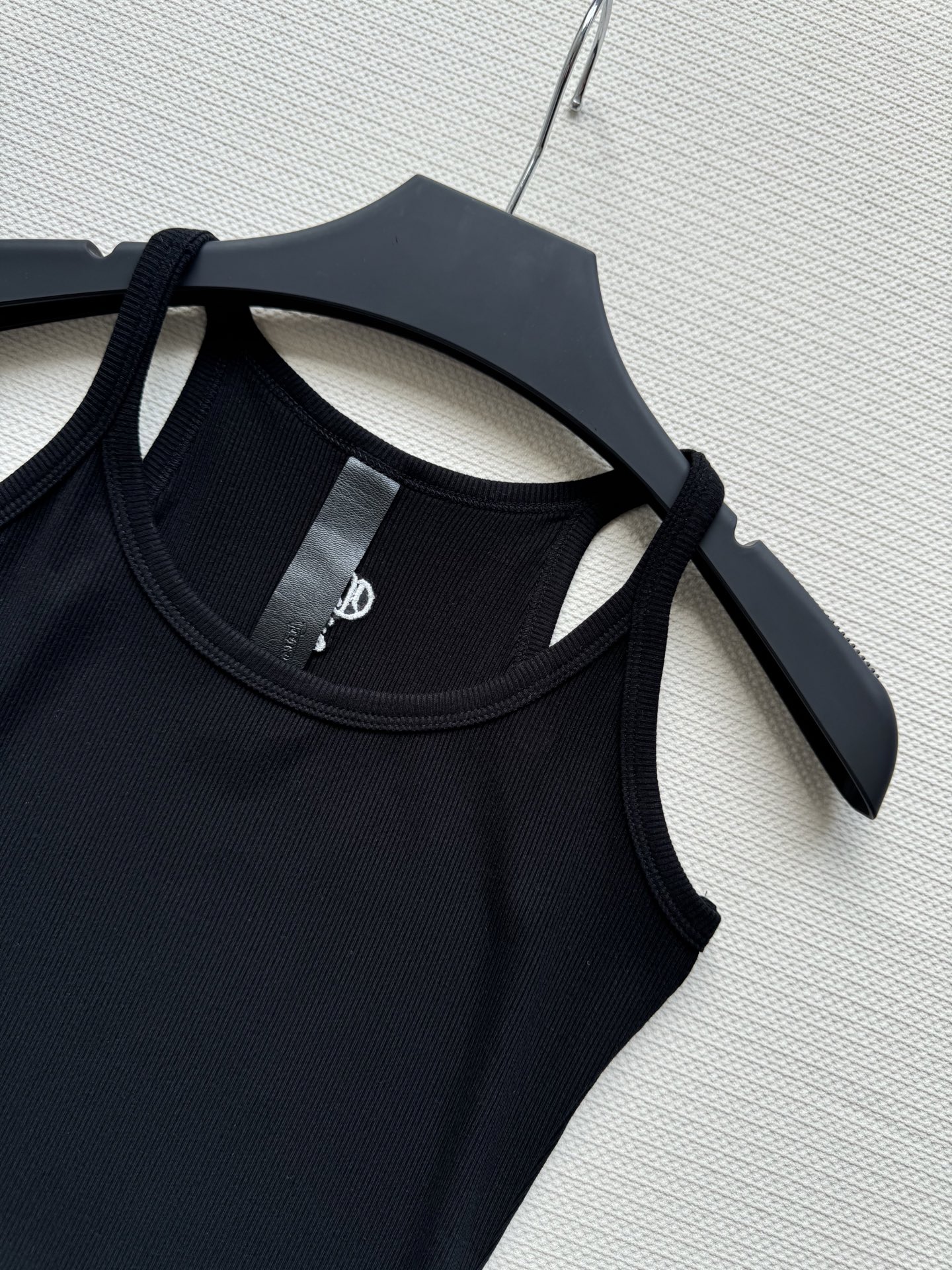 Versatile Female Suit Set: P368 with Cream Crusades, 100-Pack Vest, Black & White (SML) - 图片 4