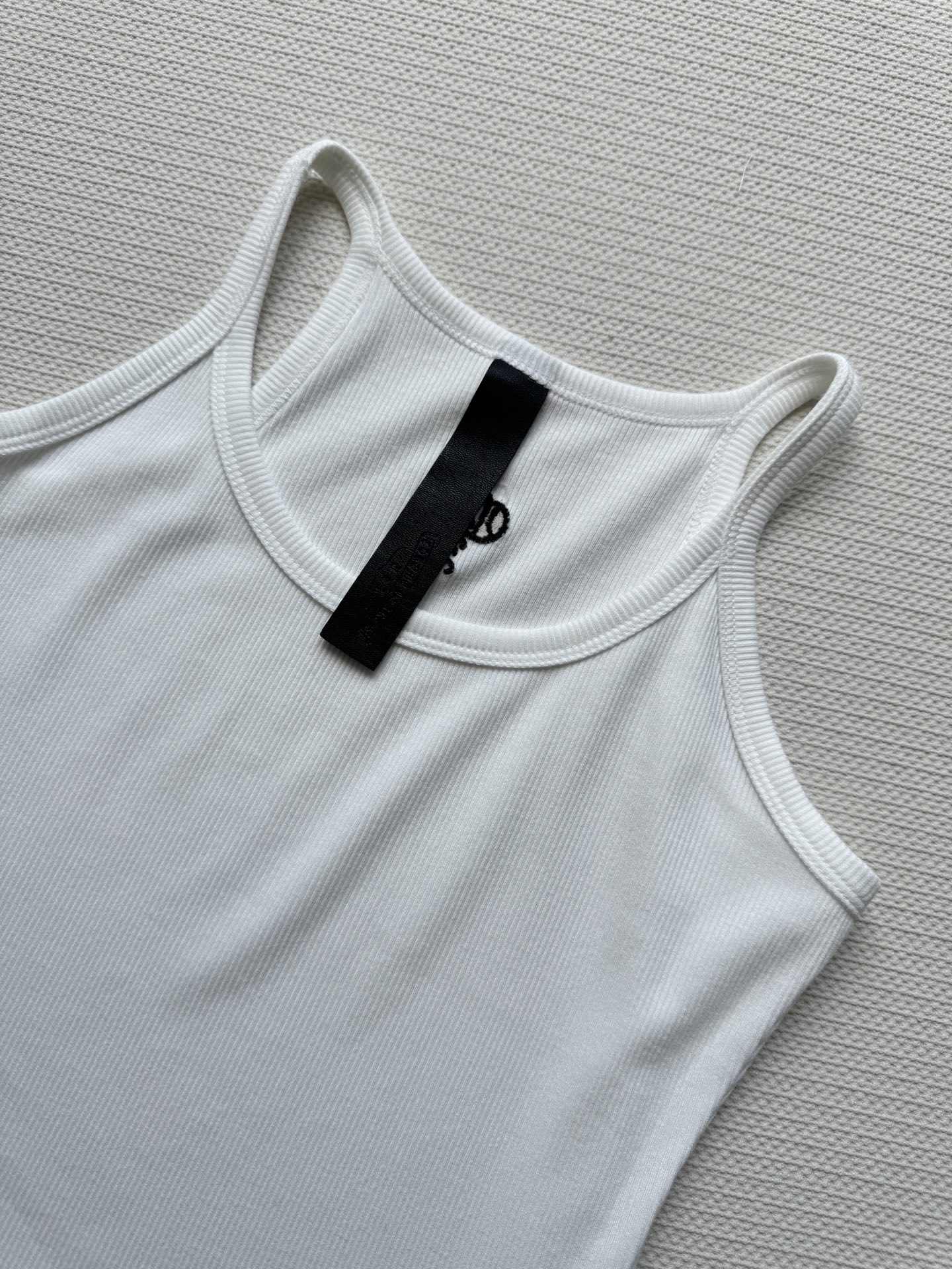 Versatile Female Suit P368 with Cream Cream Vest 100-Pack, Black & White SML - 图片 4