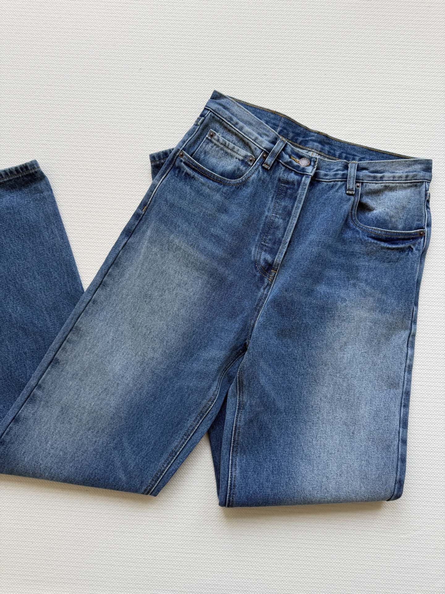 Prada High-Waisted Straight-Leg Jeans: Chic, Comfortable, and Flattering 5 i1745989569962 8727 0 3