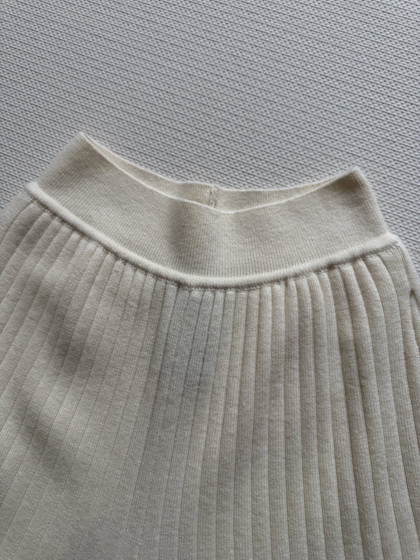 LoroPiana🆕新款，老钱风简单优雅风格，羊绒面料好柔软舒适😍2⃣️色ＳＭＬ.