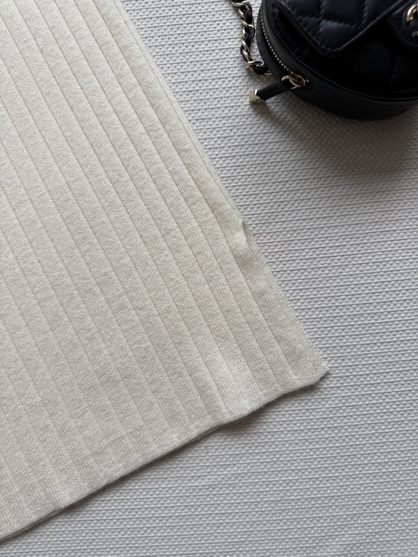 LoroPiana🆕新款，老钱风简单优雅风格，羊绒面料好柔软舒适😍2⃣️色ＳＭＬ.