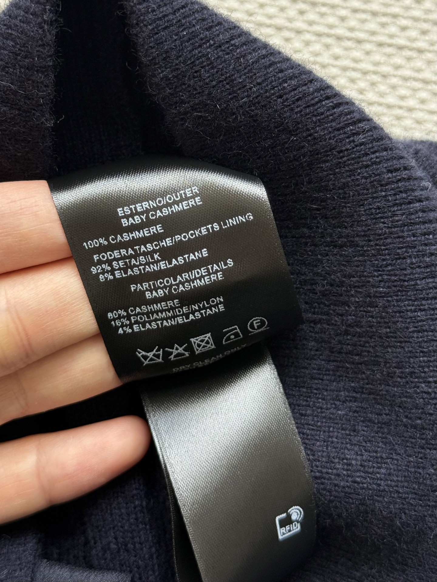 LoroPiana🆕新款，老钱风简单优雅风格，羊绒面料好柔软舒适😍2⃣️色ＳＭＬ.