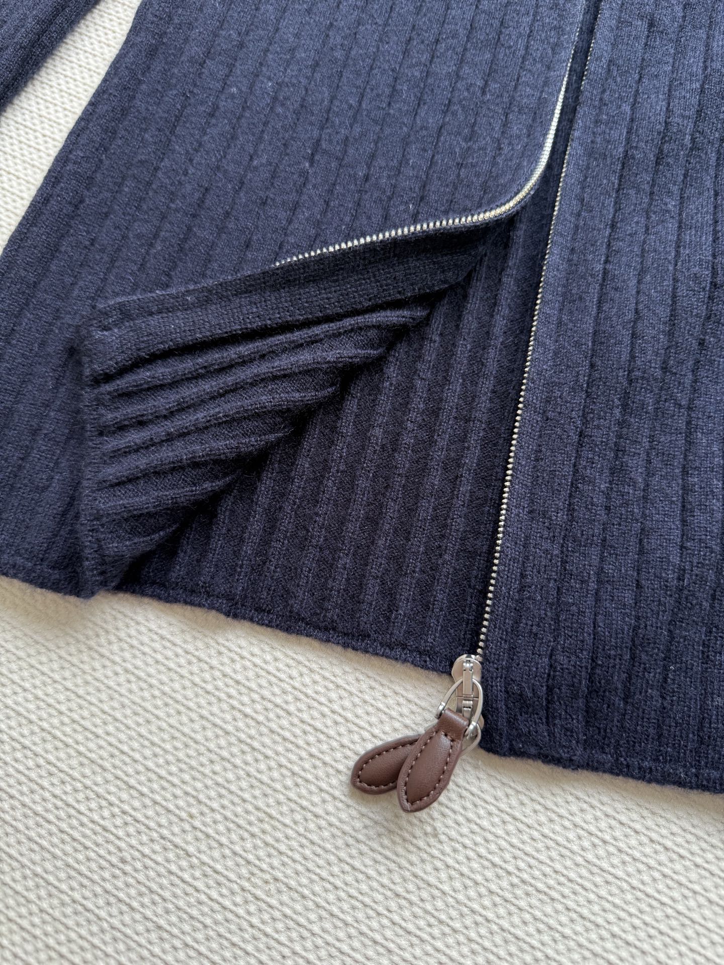 LoroPiana🆕新款，老钱风简单优雅风格，羊绒面料好柔软舒适😍2⃣️色ＳＭＬ.