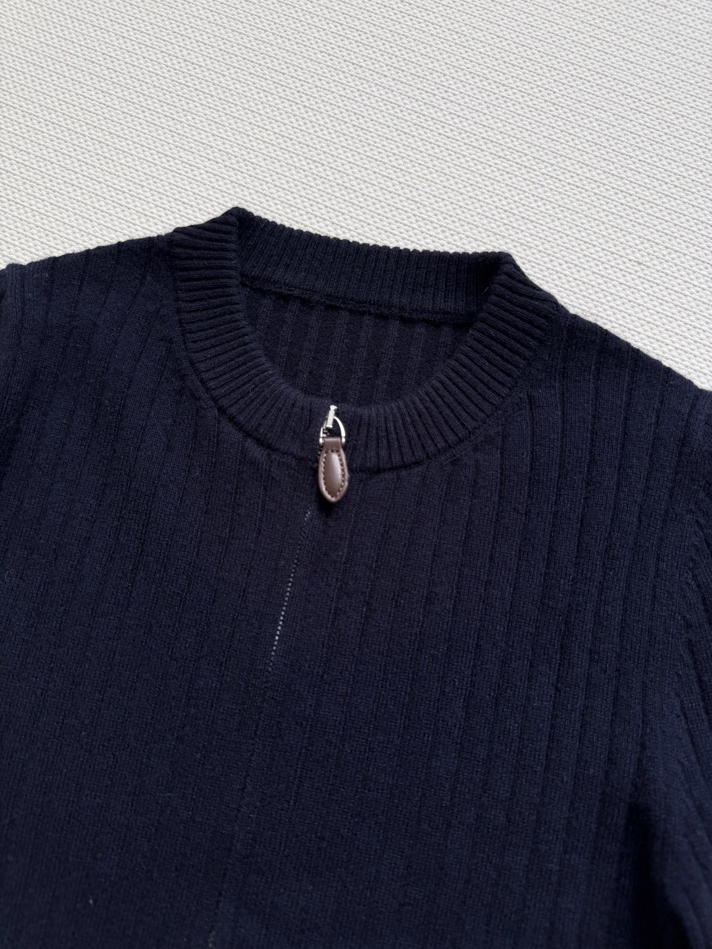 LoroPiana🆕新款，老钱风简单优雅风格，羊绒面料好柔软舒适😍2⃣️色ＳＭＬ.