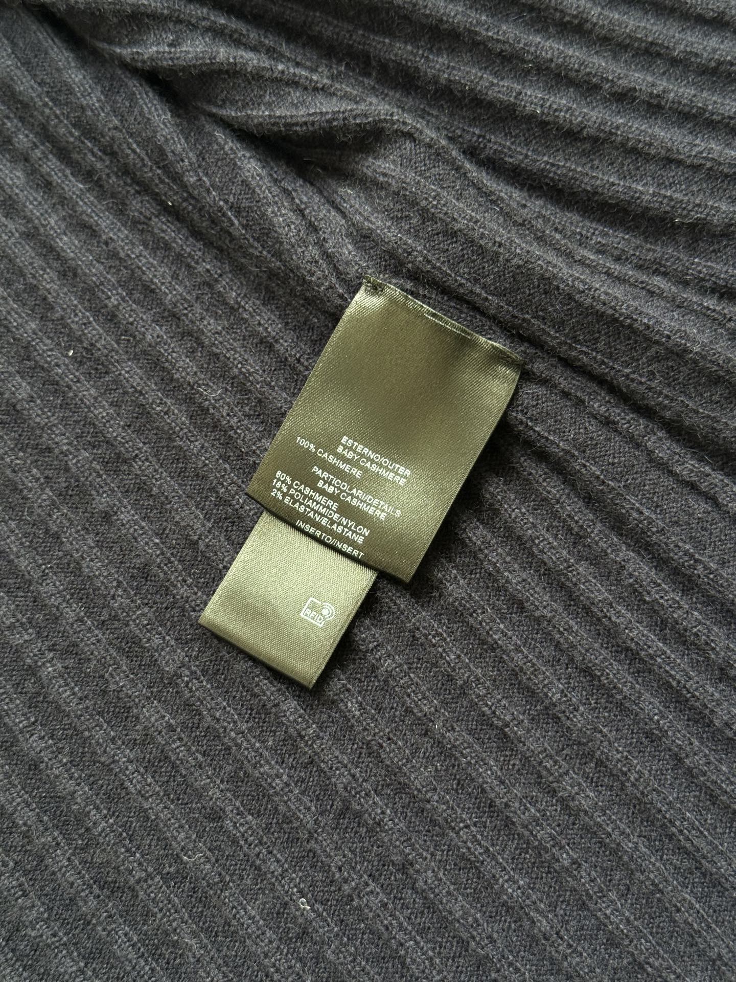 LoroPiana🆕新款，老钱风简单优雅风格，羊绒面料好柔软舒适😍2⃣️色ＳＭＬ.