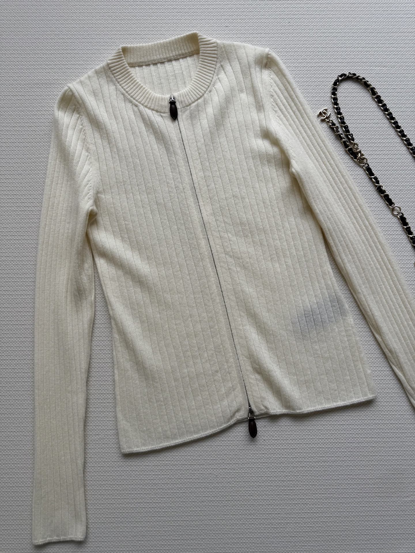 LoroPiana🆕新款，老钱风简单优雅风格，羊绒面料好柔软舒适😍2⃣️色ＳＭＬ.