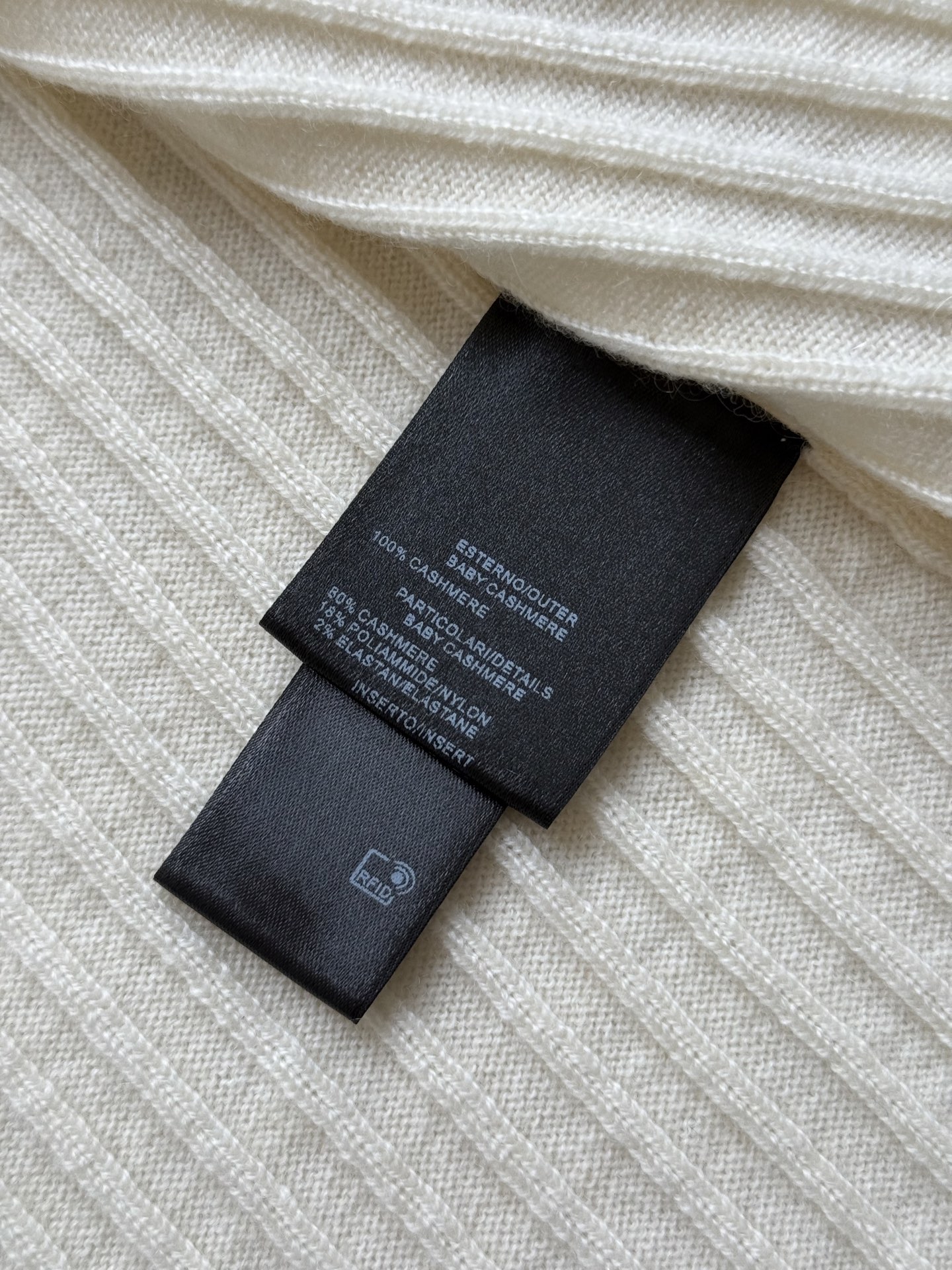 LoroPiana🆕新款，老钱风简单优雅风格，羊绒面料好柔软舒适😍2⃣️色ＳＭＬ.