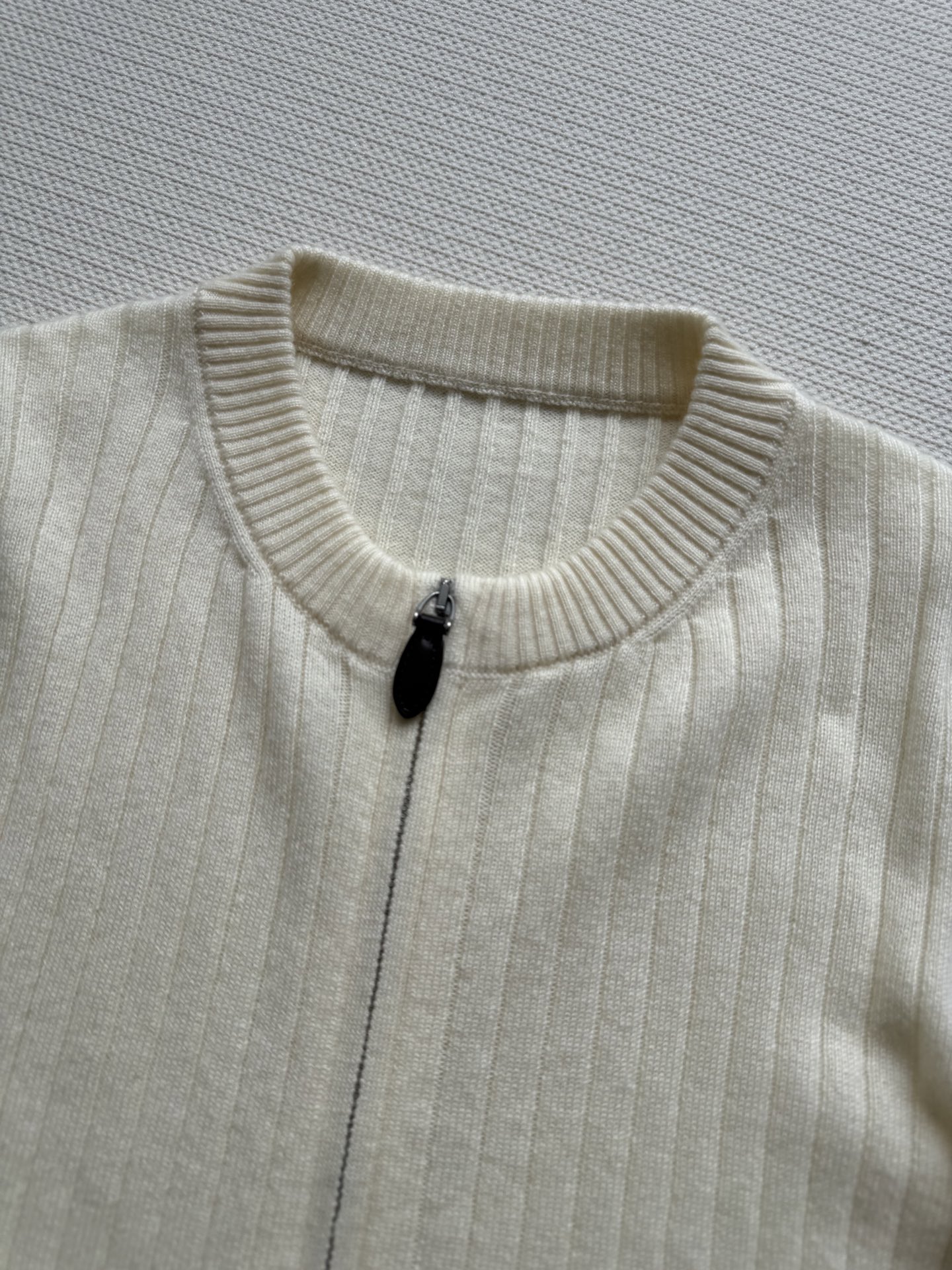 LoroPiana🆕新款，老钱风简单优雅风格，羊绒面料好柔软舒适😍2⃣️色ＳＭＬ.