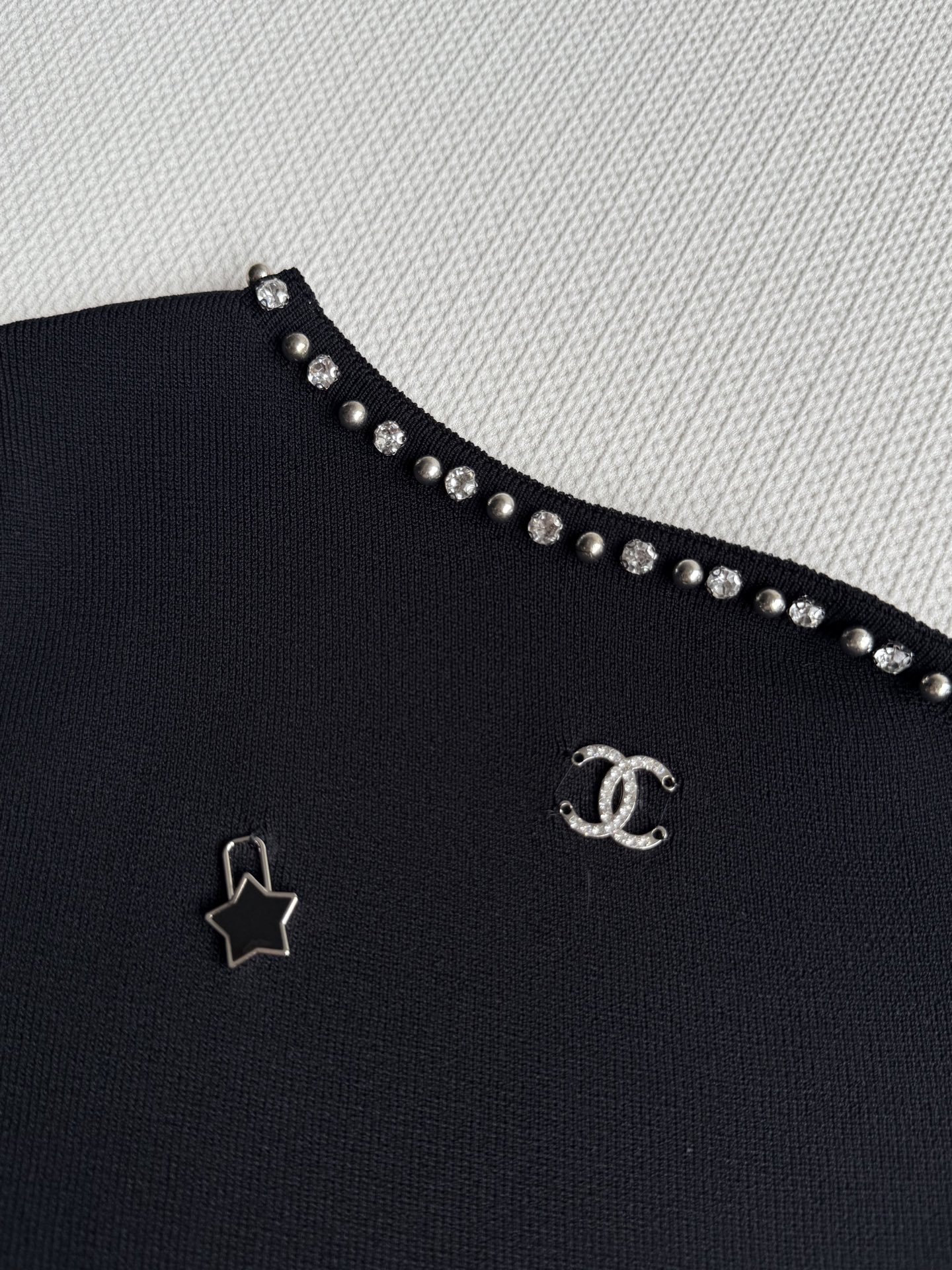 Chanel 25SS Pearl Embellished Star Logo Top - Elegant & Chic Design 5 i1747469594716 1694 0 4
