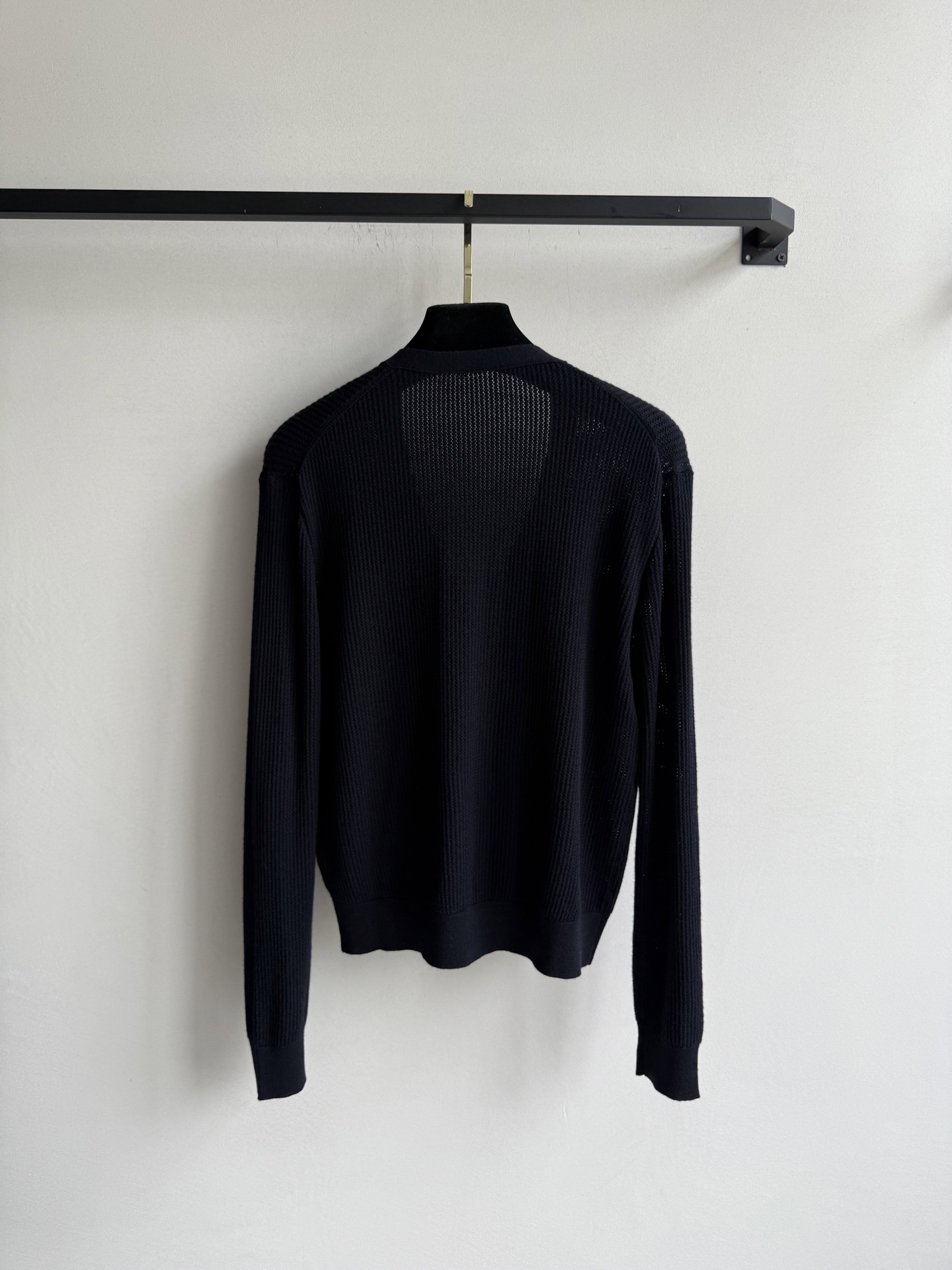 LoroPiana🆕新款开衫，优质的面料，独特织法 触感舒适，透气性好，即使在炎热的夏日也能保持清爽2⃣