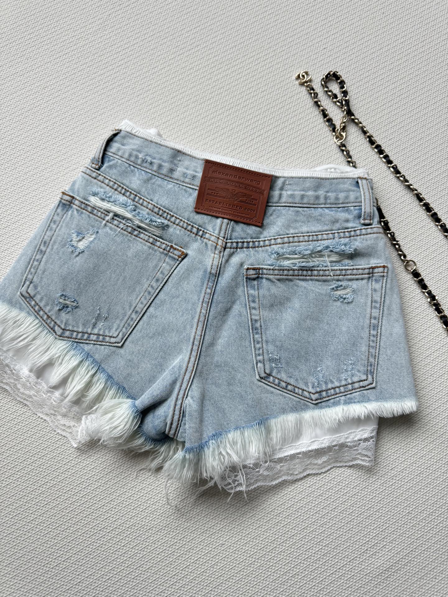 Stylish 25SS Lace-Faked Jeans and Sophisticated First-Class Female Suit Package Summary - 图片 2