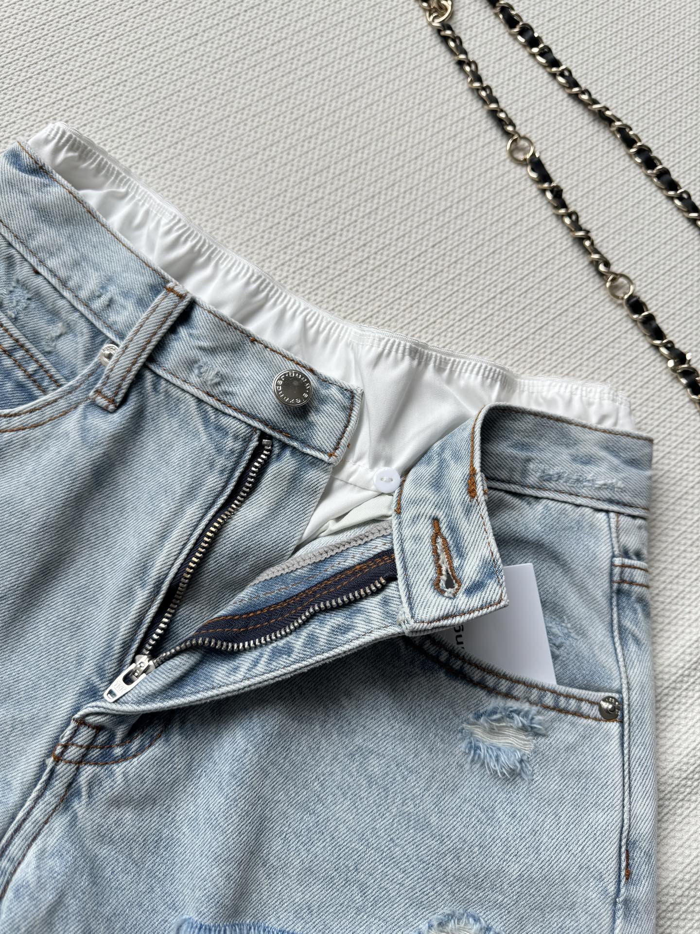 Stylish 25SS Lace-Faked Jeans and Sophisticated First-Class Female Suit Package Summary - 图片 4
