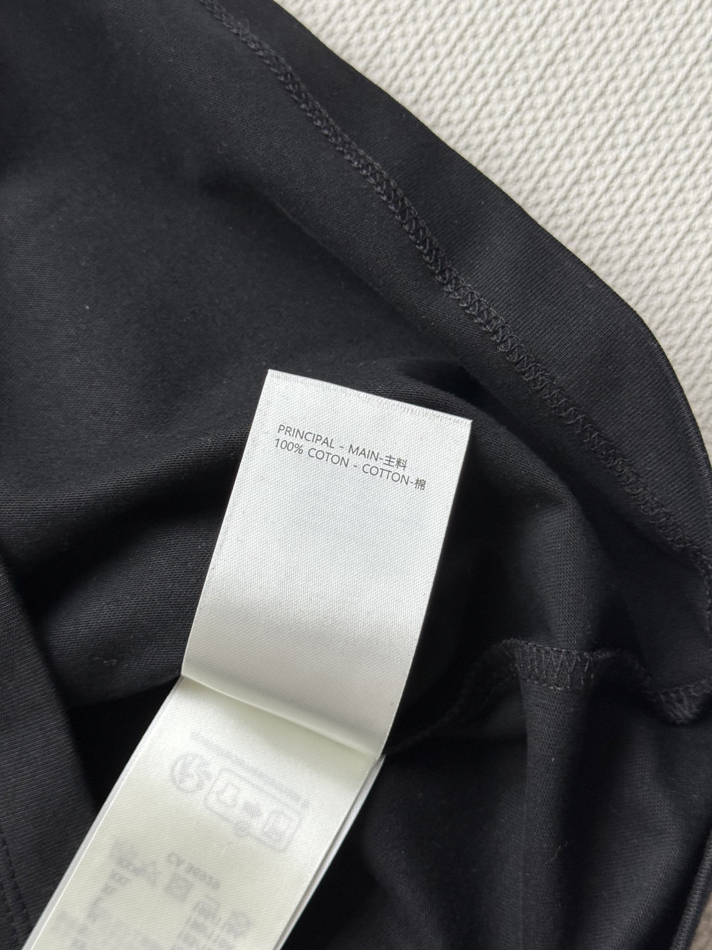 Louis Vuitton Cotton Mid-Length T-Shirt Dress with Metal Logo - Spring Collection 7 i1748588325616 403 0 3