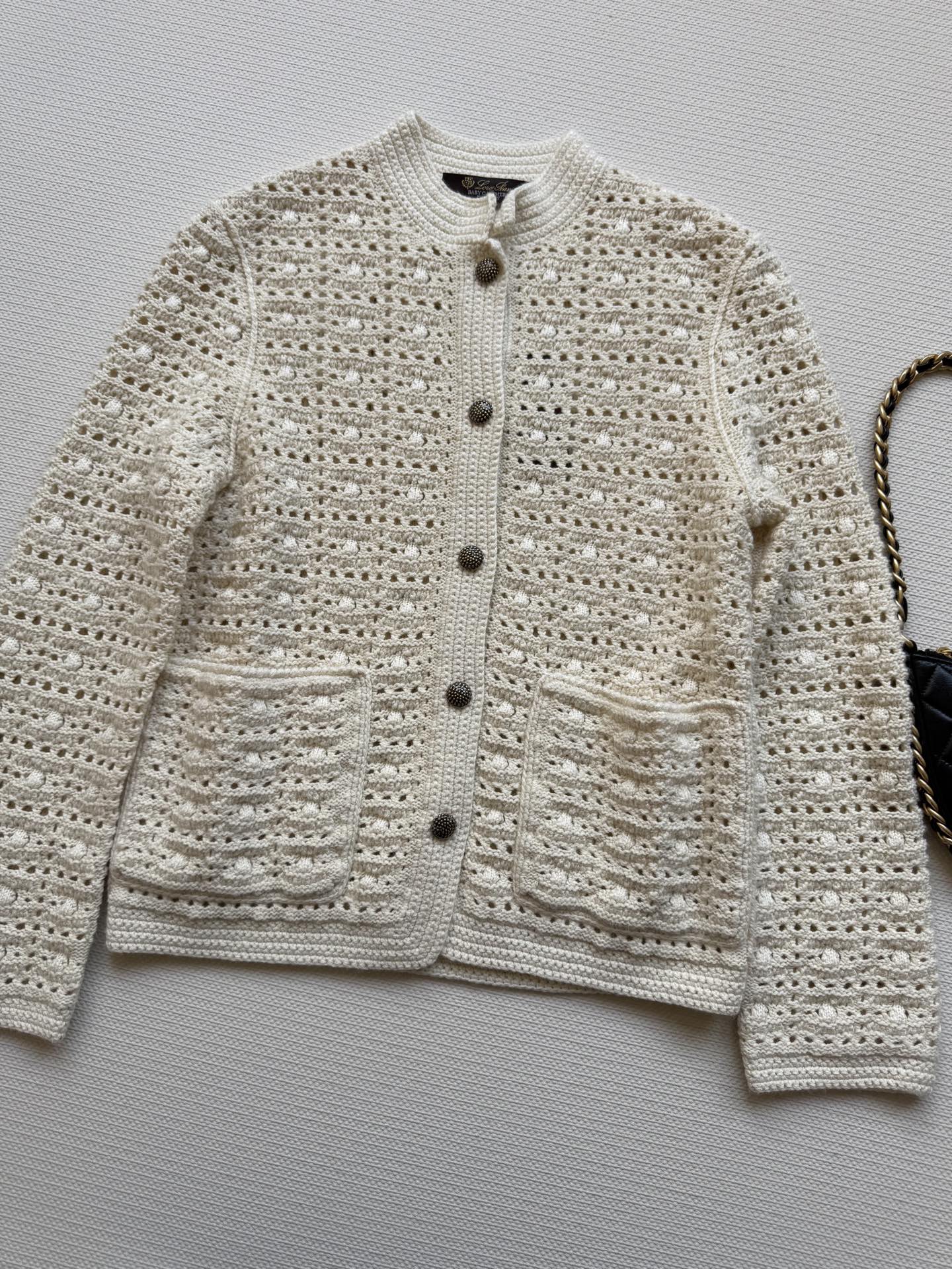 LoroPiana🆕，25s新品，缕空小性感慵懒自在的氛氛围！叠搭极简老钱风穿搭开衫立体勾织重工奢华神秘