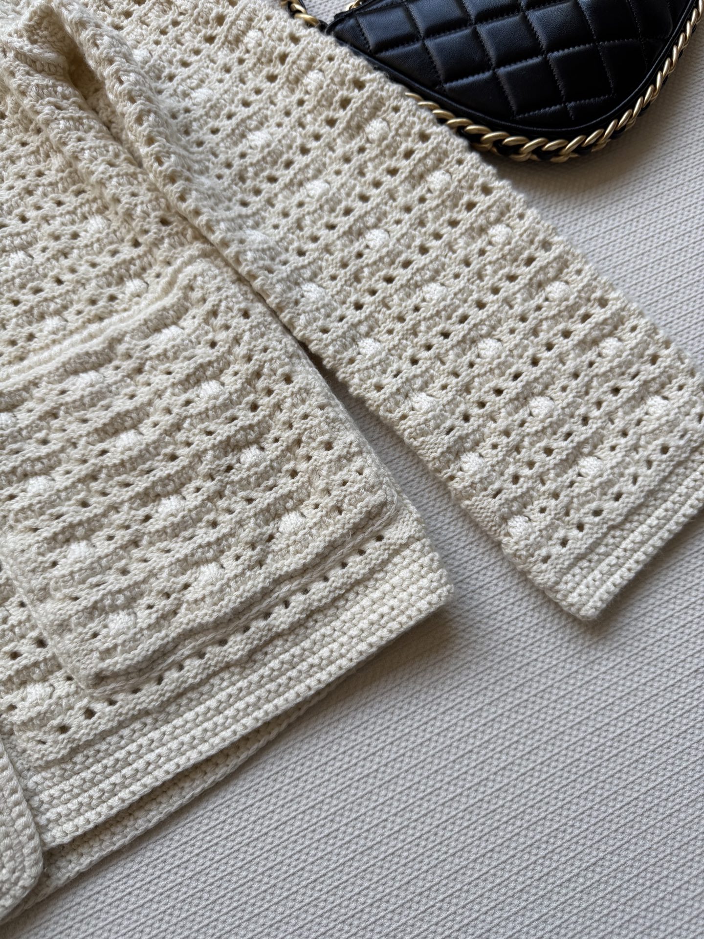 LoroPiana🆕，25s新品，缕空小性感慵懒自在的氛氛围！叠搭极简老钱风穿搭开衫立体勾织重工奢华神秘