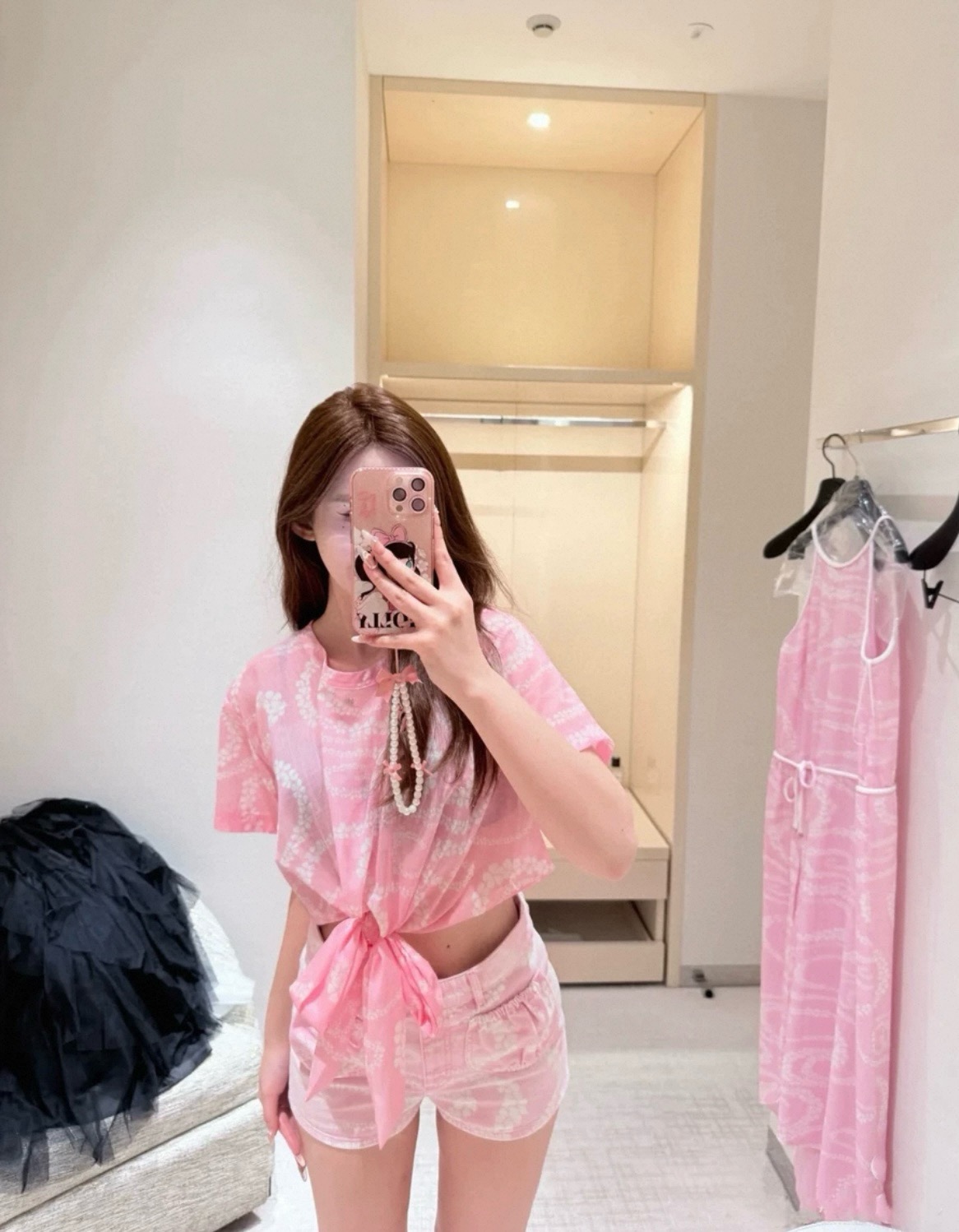 [Chanel Women